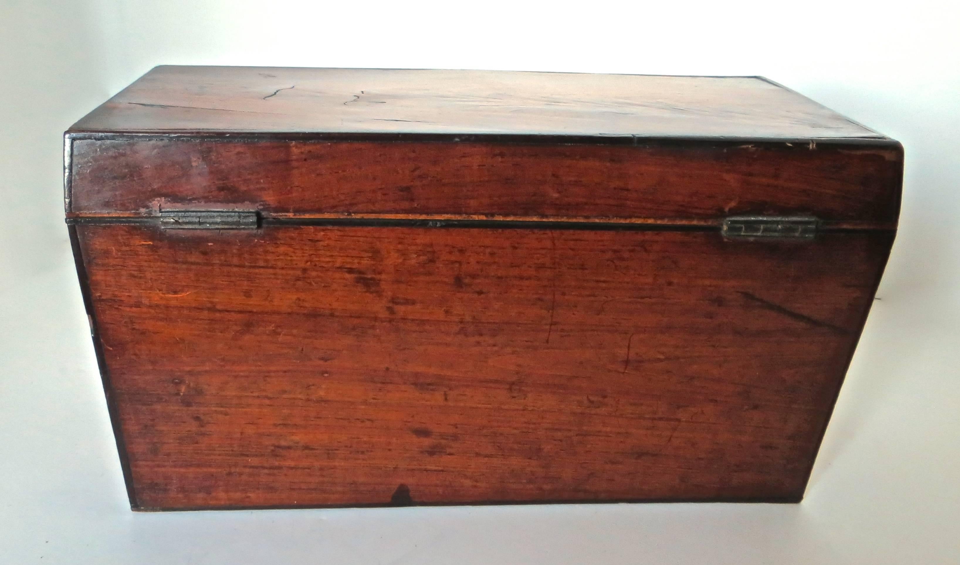 Wood Georgian Mahogany 18th Century Tea Caddy, circa 1780 For Sale