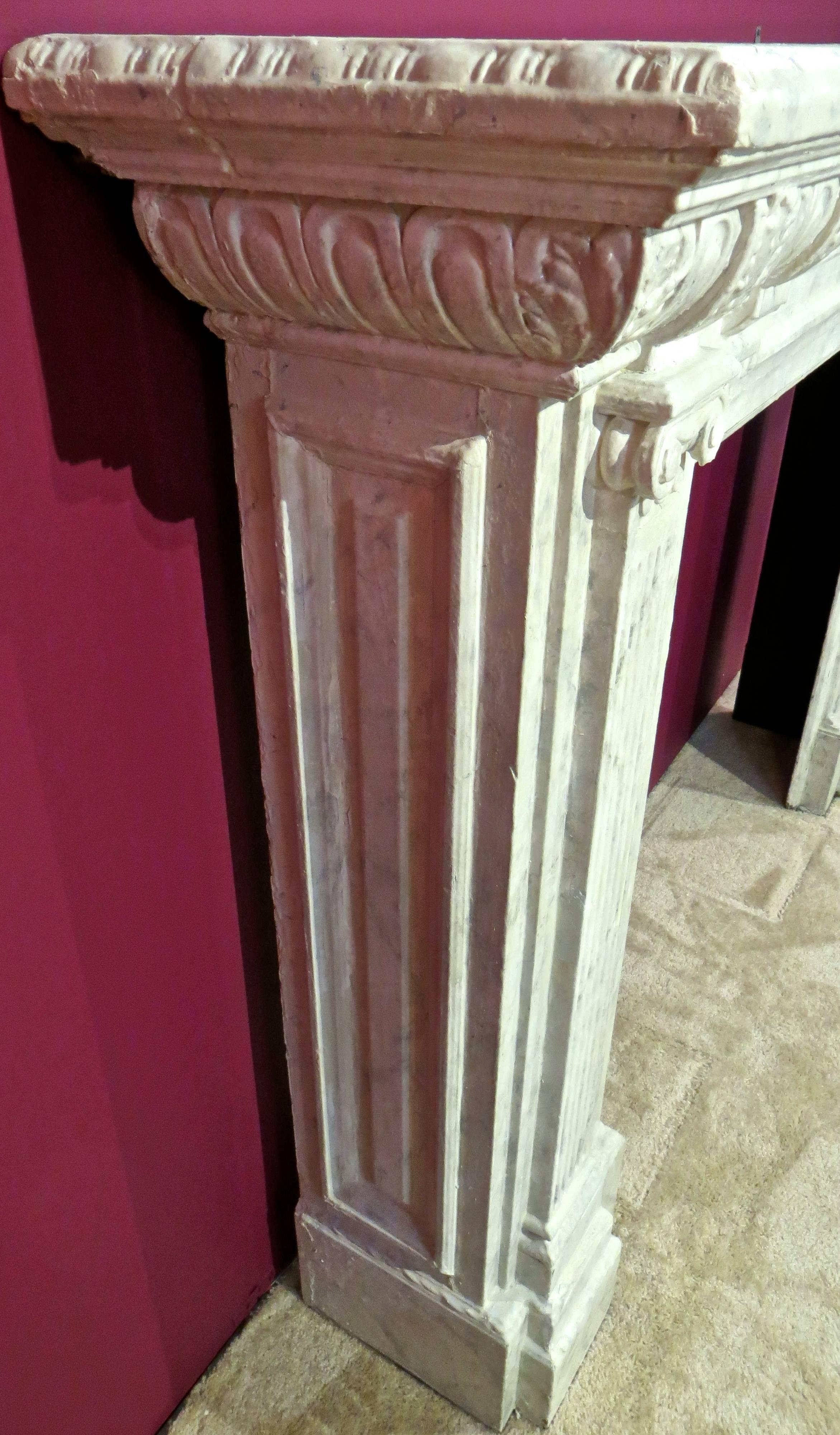 American Craftsman Grand contour de cheminée en chêne peint de la fin du 19e siècle « marbré » en vente