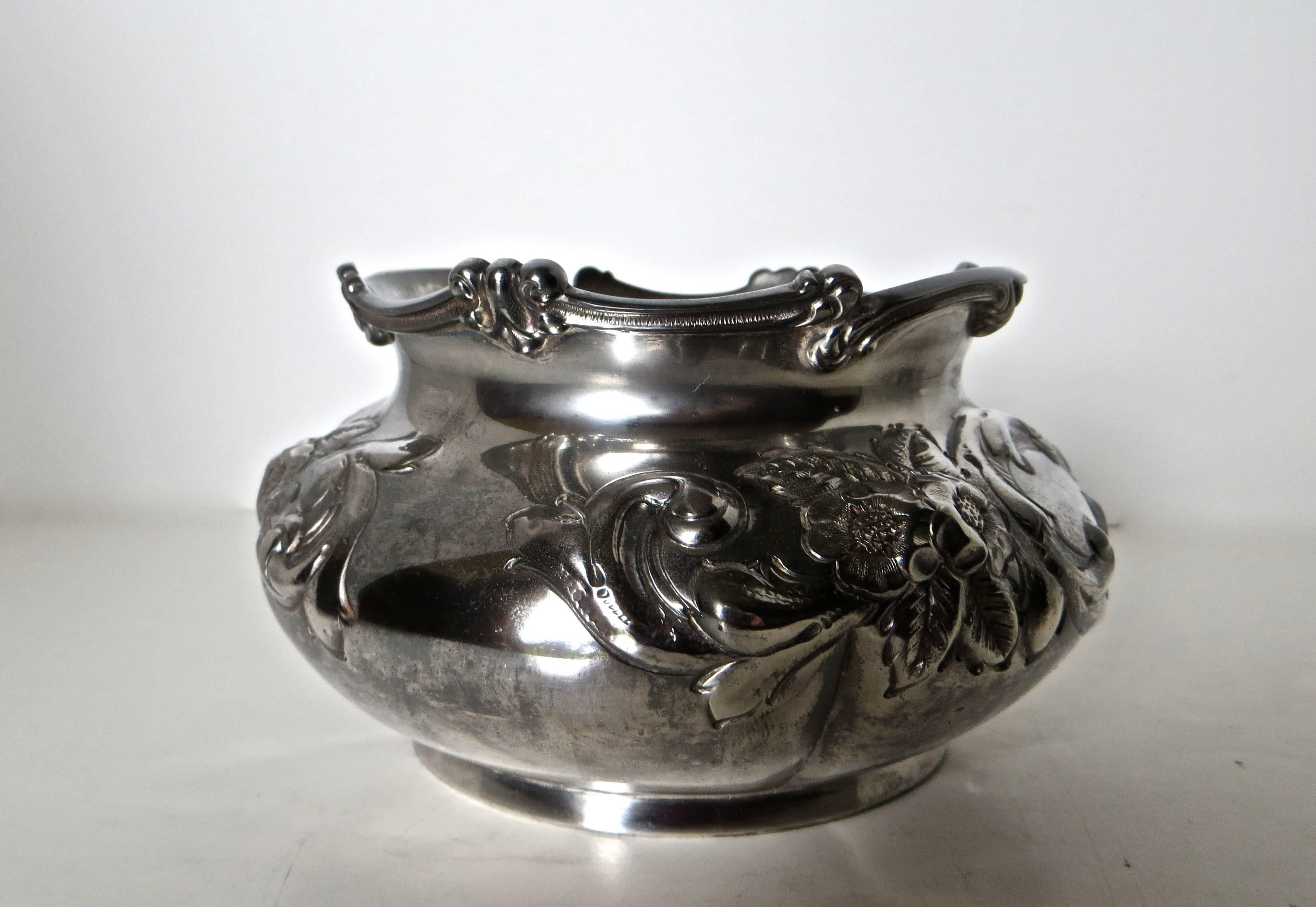 American Five-Piece Silver Plate Tea Service with Tray, Late 19th Century In Excellent Condition In Incline Village, NV