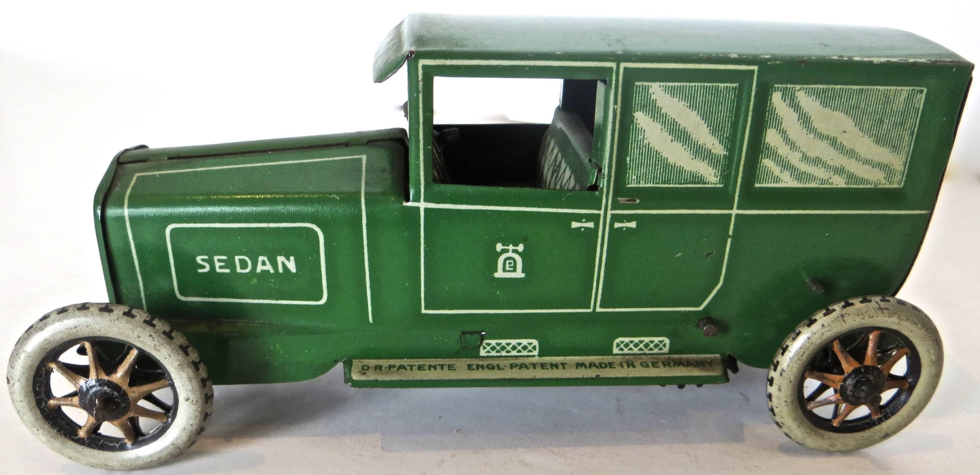 Antique Toy Two Car Garage with Autos by Lehman, Germany, circa 1927 In Excellent Condition In Incline Village, NV