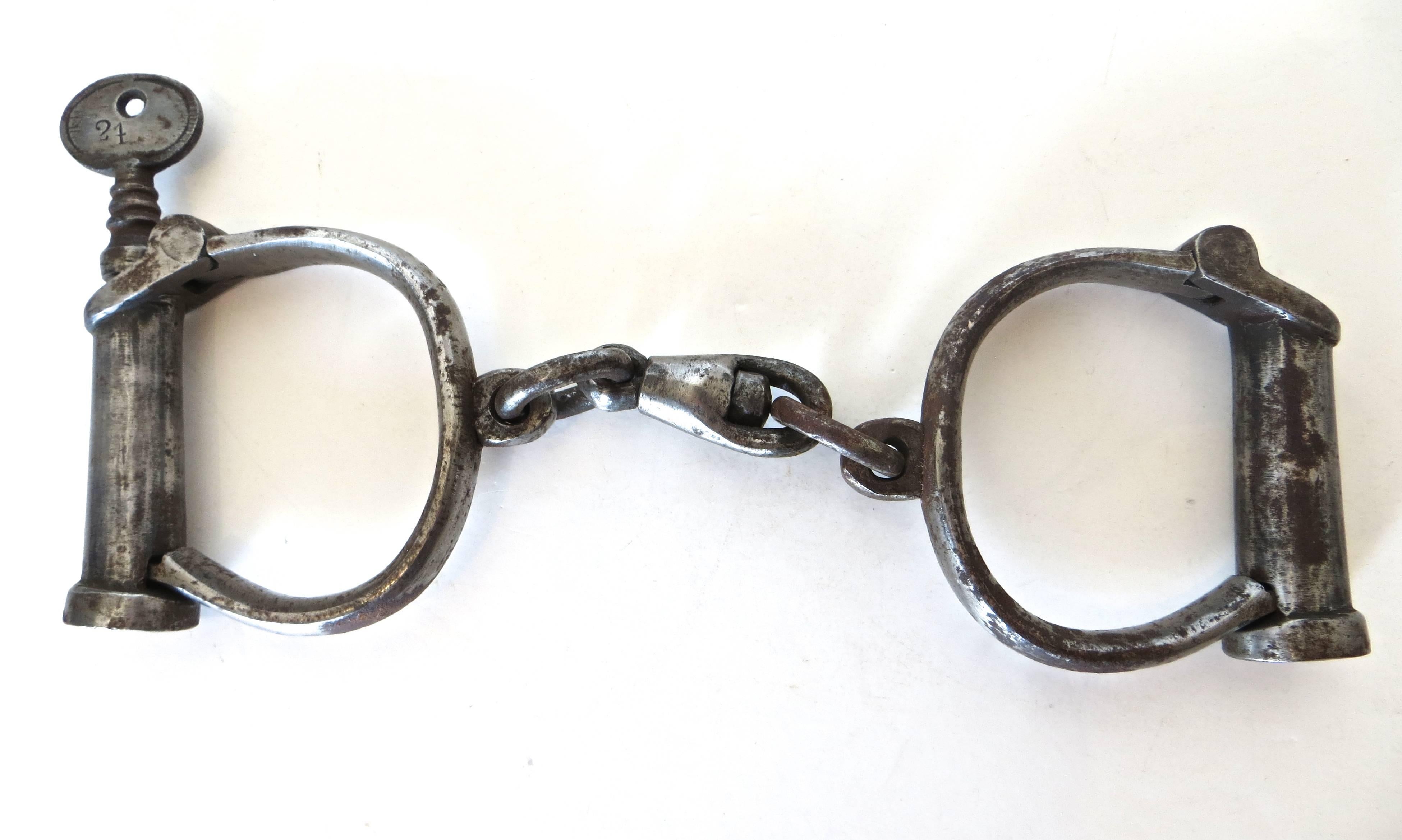 hiatt handcuffs old