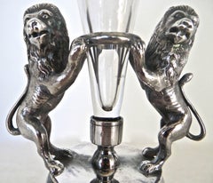 Löwenpaar im Passantstil mit Heißluftballon, Epergne Silber, Meriden