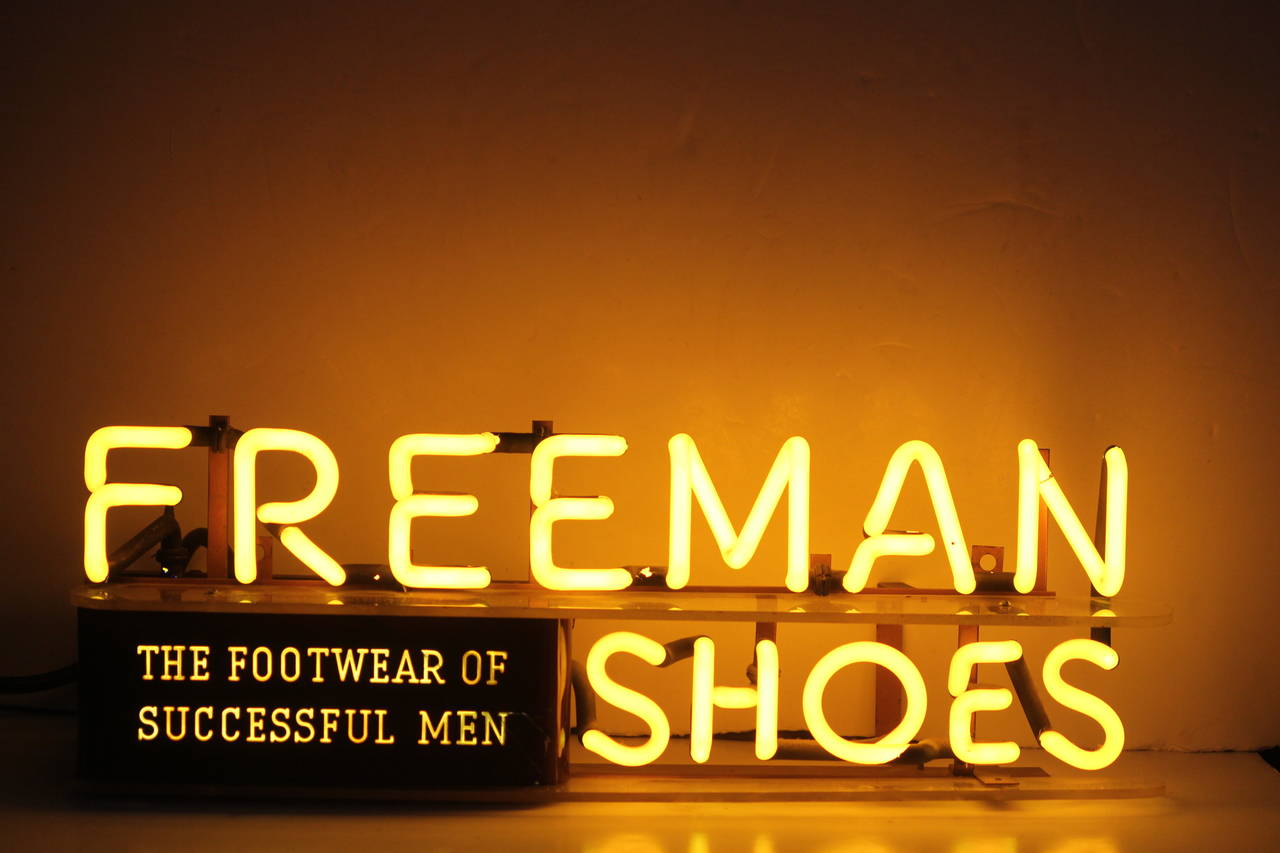 Early Neon Advertising Sign, 1930s, Freeman Shoes, 'Footwear of Successful Men' In Good Condition For Sale In West Palm Beach, FL