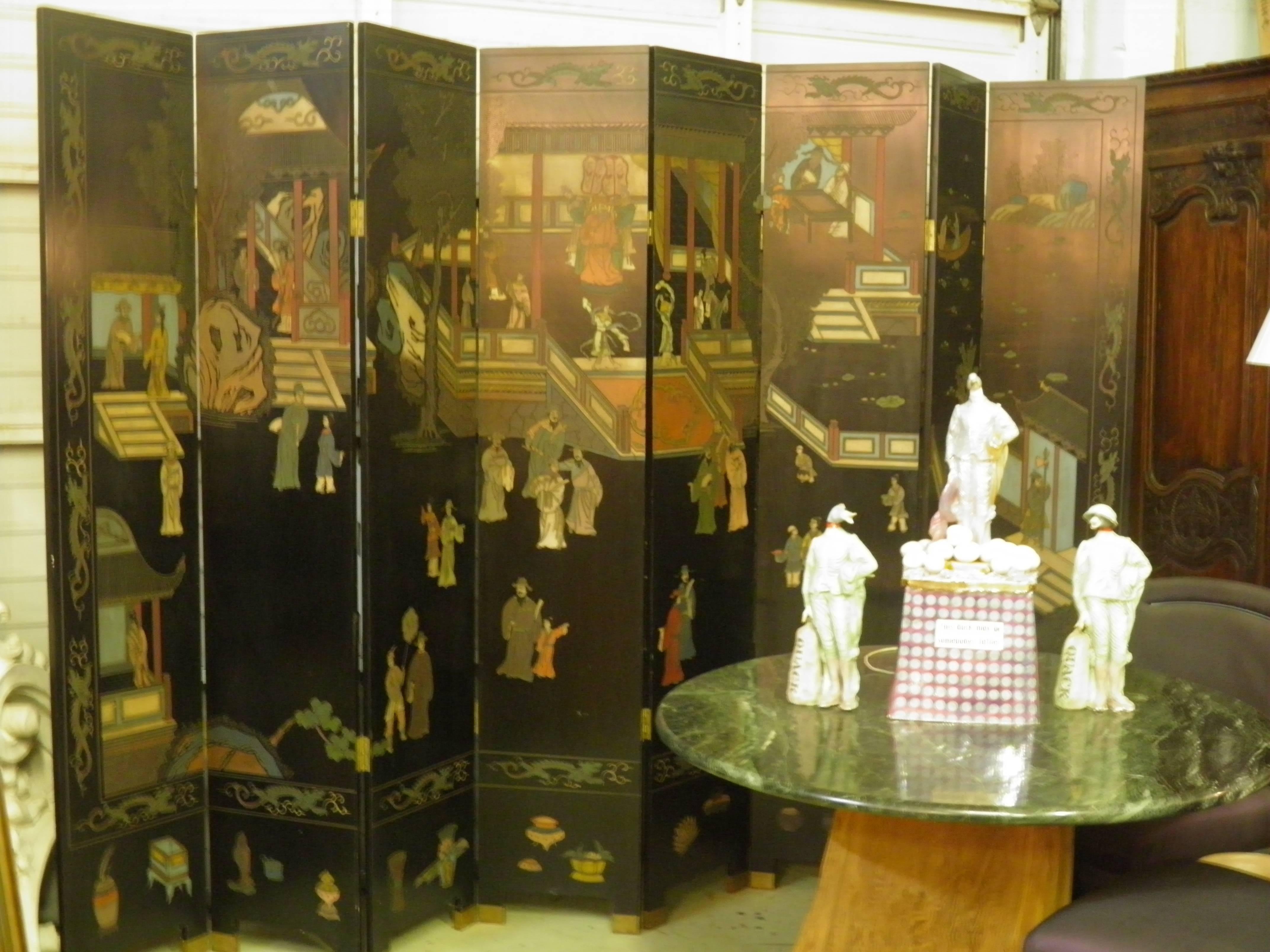 Lovely Chinoiserie Parcel Gilt Lacquered Eight Panel Screen For Sale 2