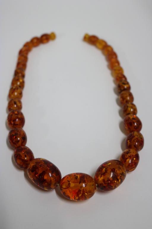 Very Fine Vintage Graduated Amber Necklace For Sale at 1stdibs