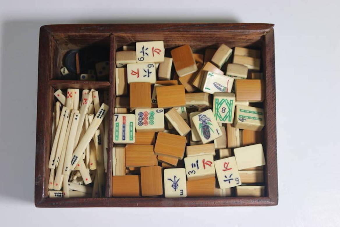Early Chinese Bone Mah Jong Set in Original Hardwood Box with Provenance In Good Condition In West Palm Beach, FL