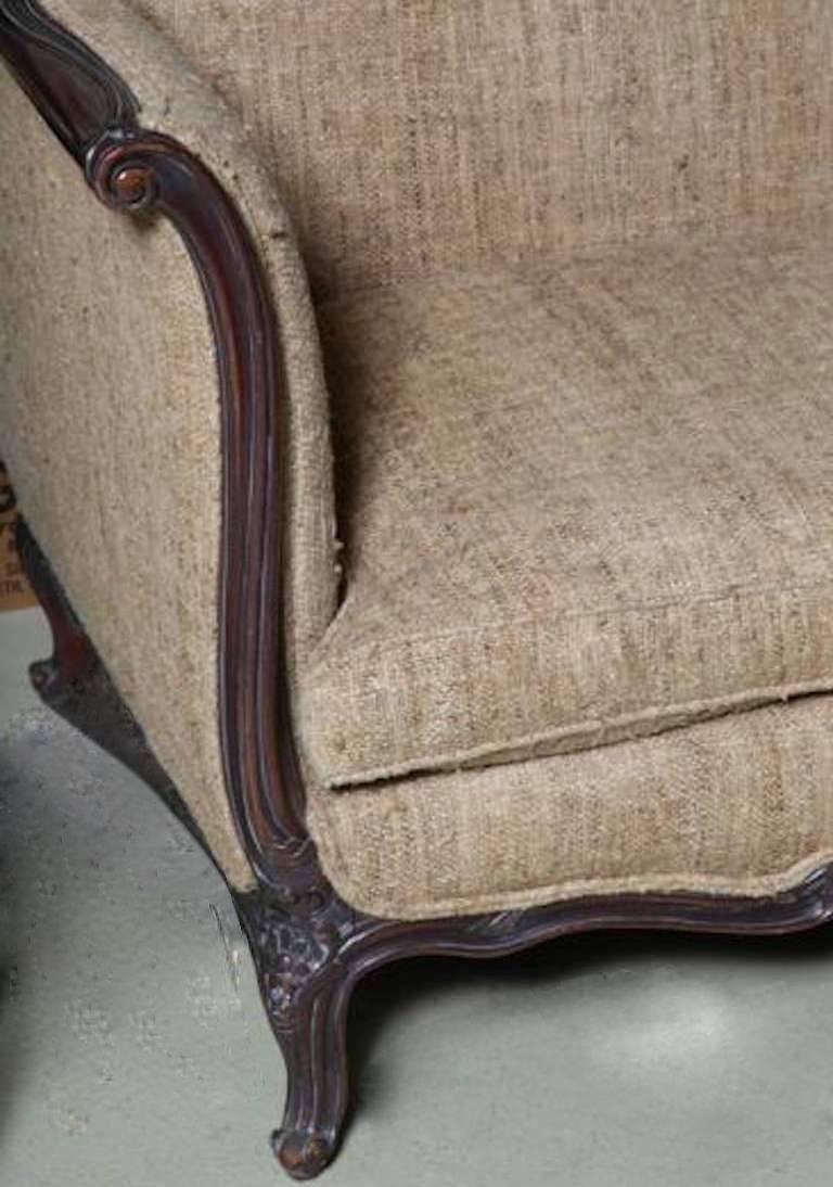 Walnut Sofa Tussah Silk Upholstery with Provenance In Good Condition For Sale In West Palm Beach, FL