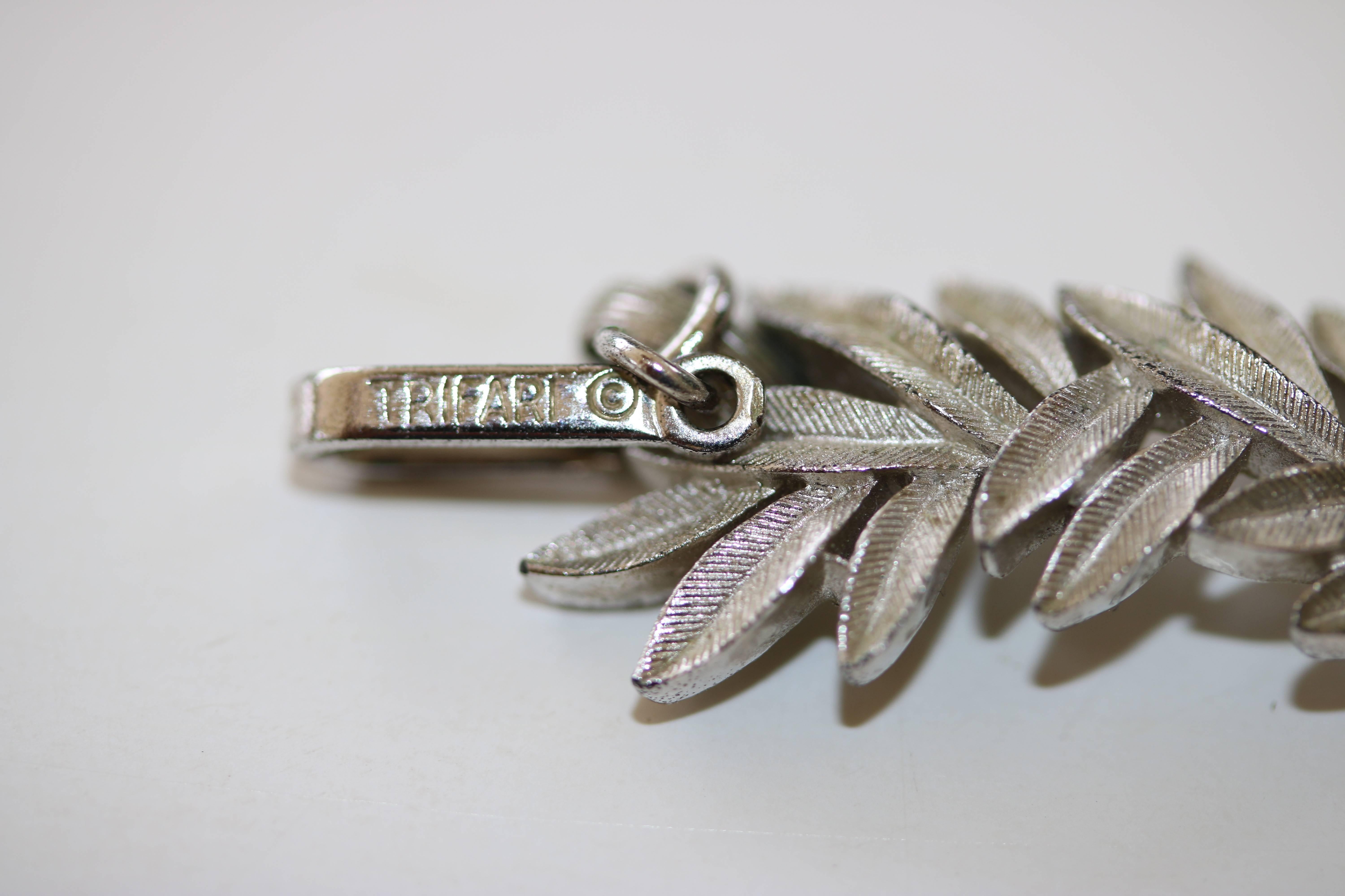 1950s Trifari Organic Modern Silver Leaf Necklace & Earrings Set In Excellent Condition For Sale In West Palm Beach, FL