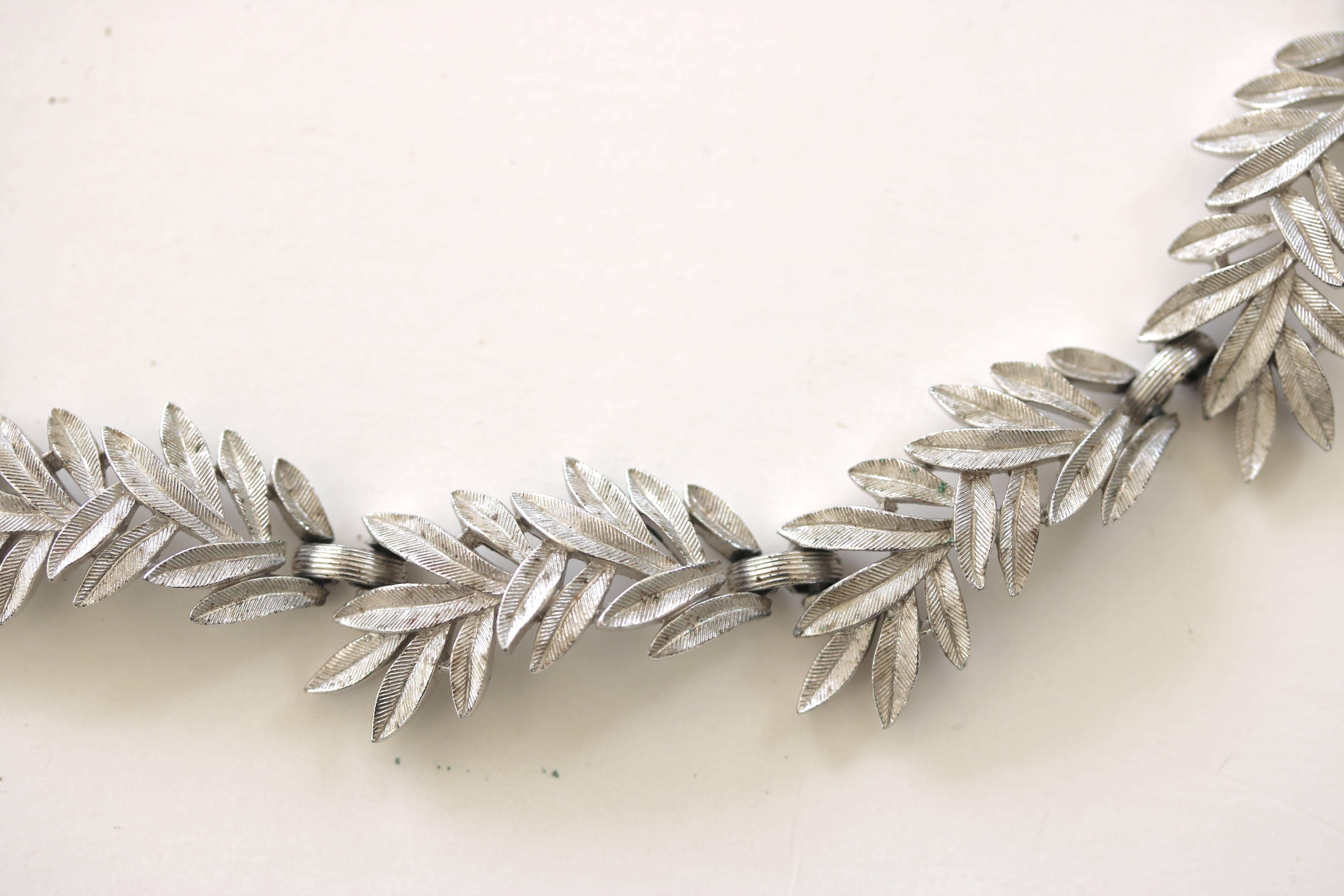 20th Century 1950s Trifari Organic Modern Silver Leaf Necklace & Earrings Set For Sale