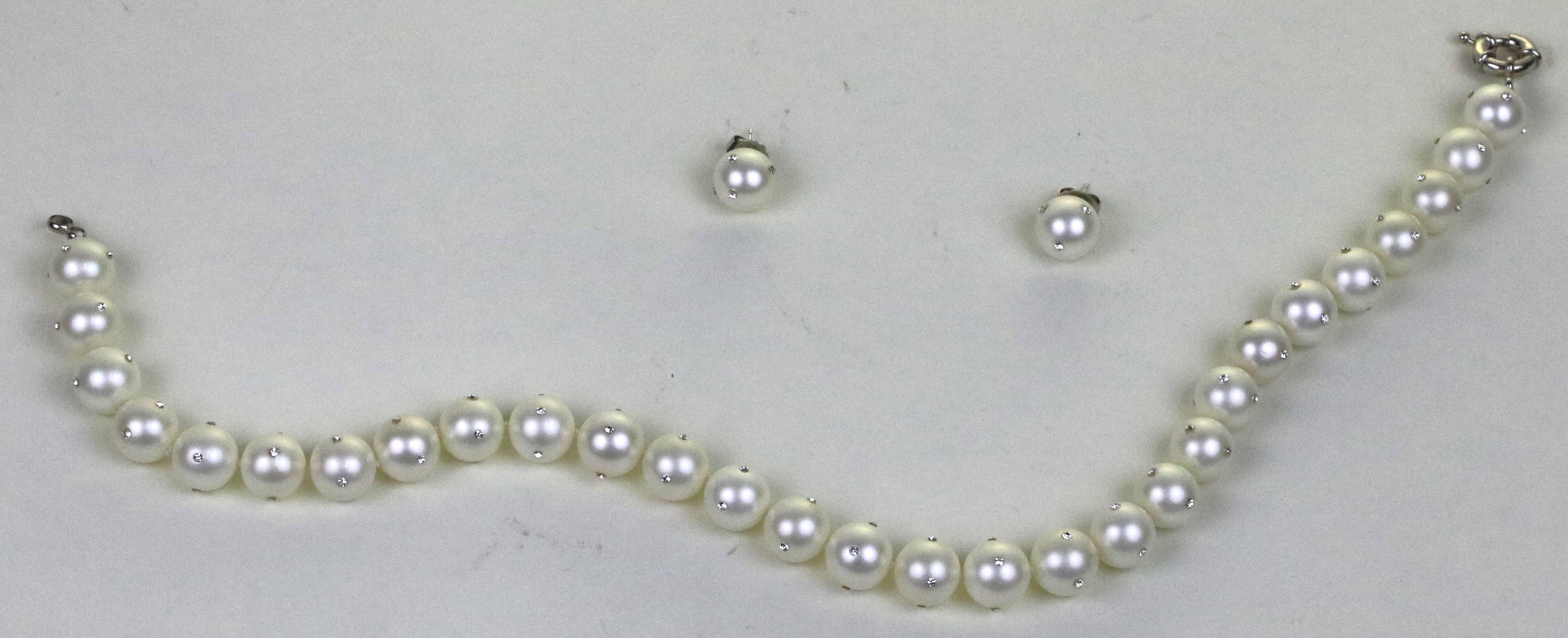 Large Spectacular 29 Faux Pearl Collar Necklace/ Earrings Set- inlay CZ Diamonds In Excellent Condition For Sale In West Palm Beach, FL