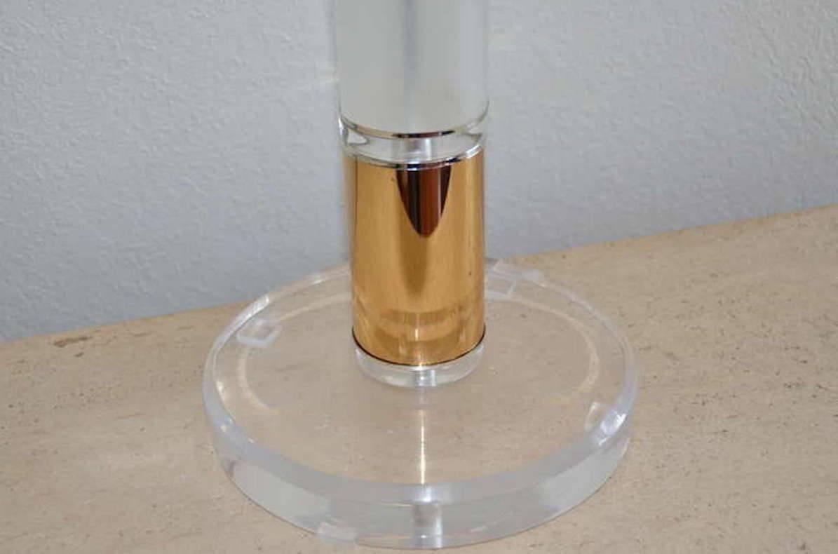 Mid-Century Modern Large Bauer Lucite Brass Lamp  1960s In Good Condition For Sale In West Palm Beach, FL