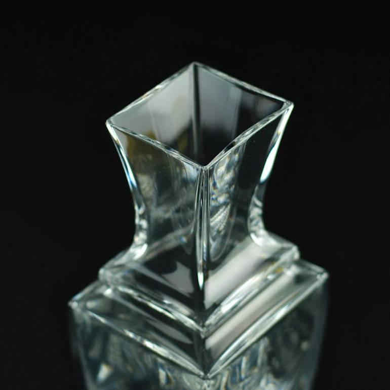 Elegant Vintage Baccarat Clear Crystal Vase In Excellent Condition For Sale In West Palm Beach, FL