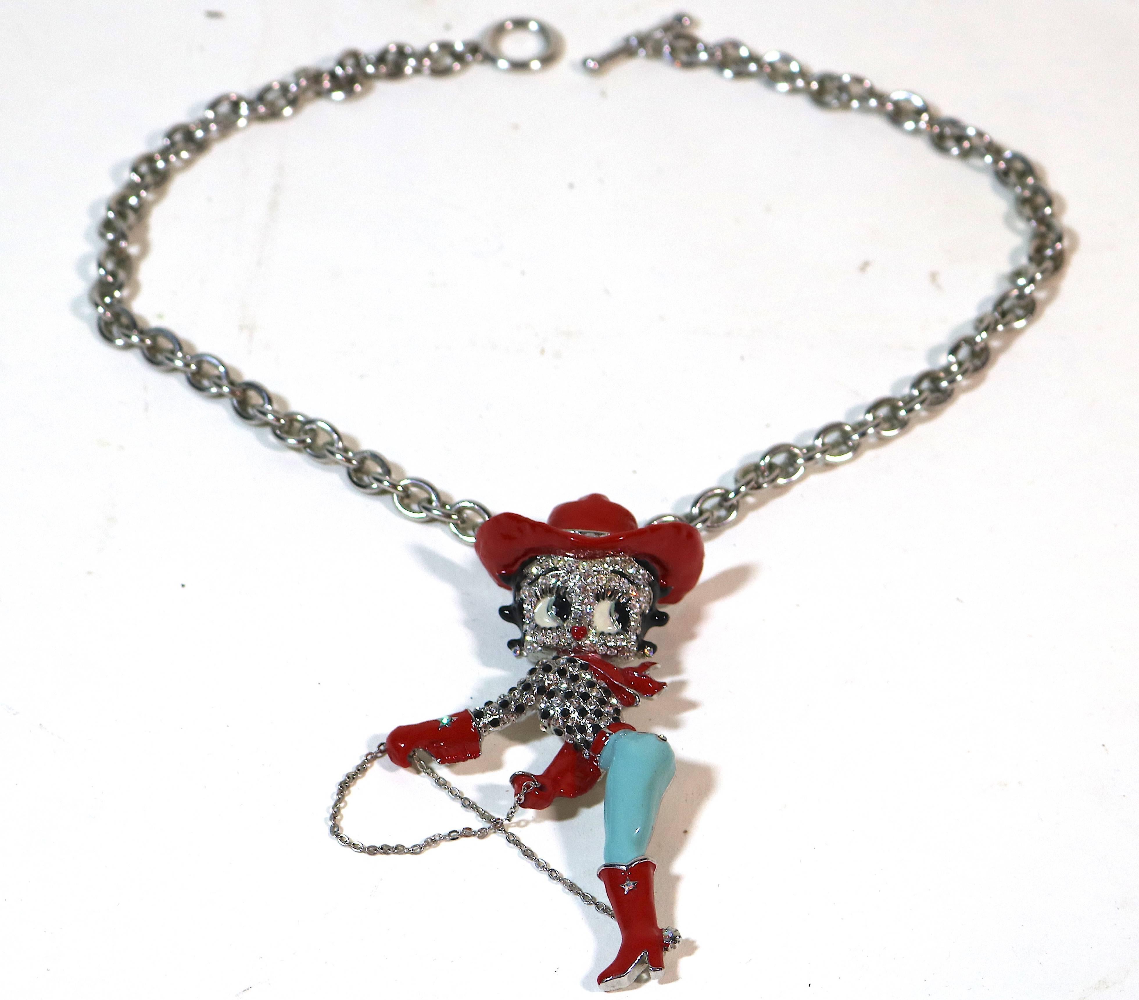 Most adorable unique cowgirl Betty Boop with Lasso, dressed in her best cowgirl outfit sterling silver with colorful enamel with pave cz's and a special cz stone on her 'Bottom' --marked 925 en verso. on a silver linked chain.
looks like never been