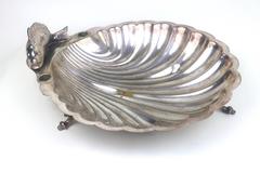 Large Engraved Fish Mounted Silverplate Scalloped Bowl in the Buccellati Manner