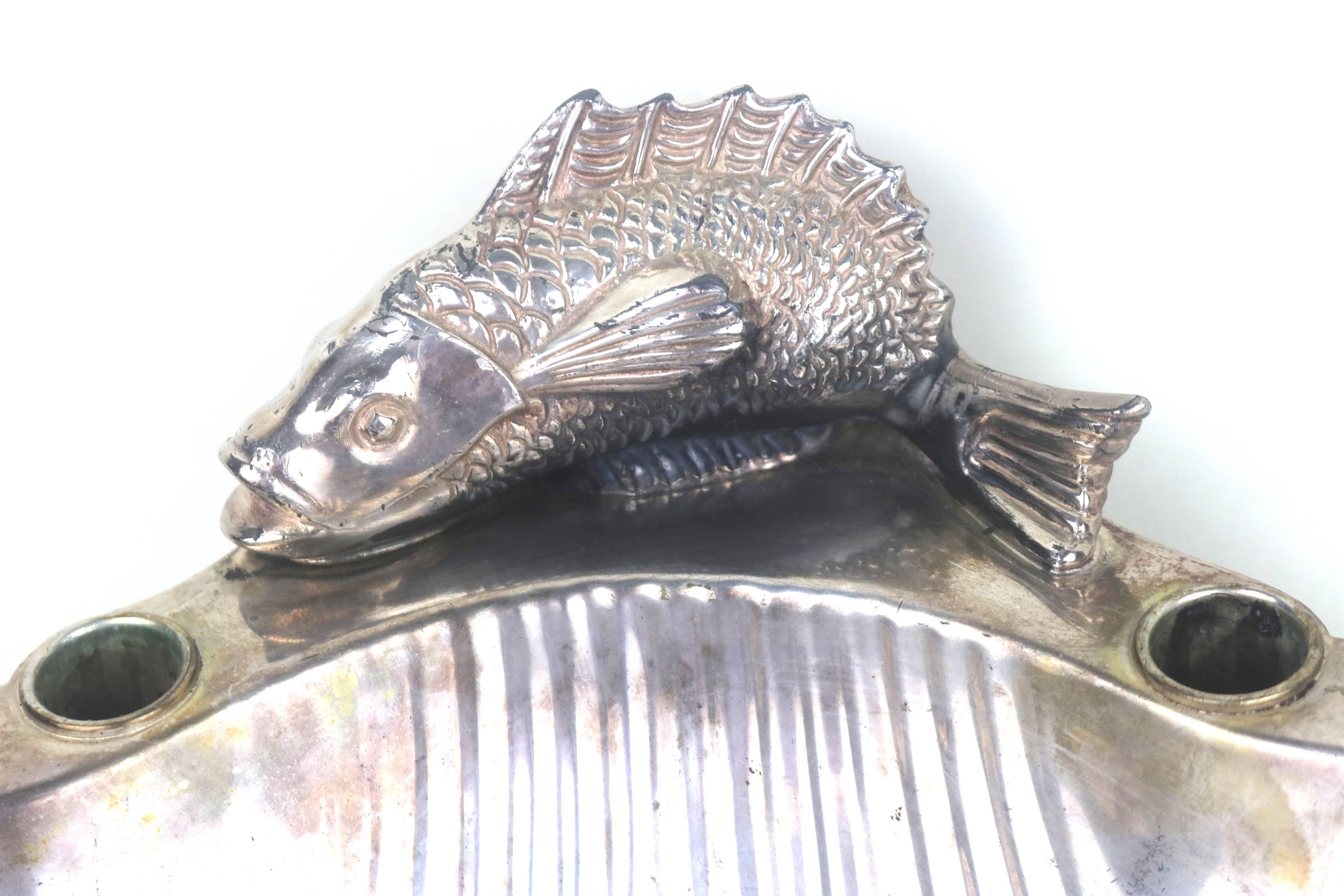 Baroque Large Engraved Fish Mounted Silverplate Scalloped Bowl in the Buccellati Manner For Sale