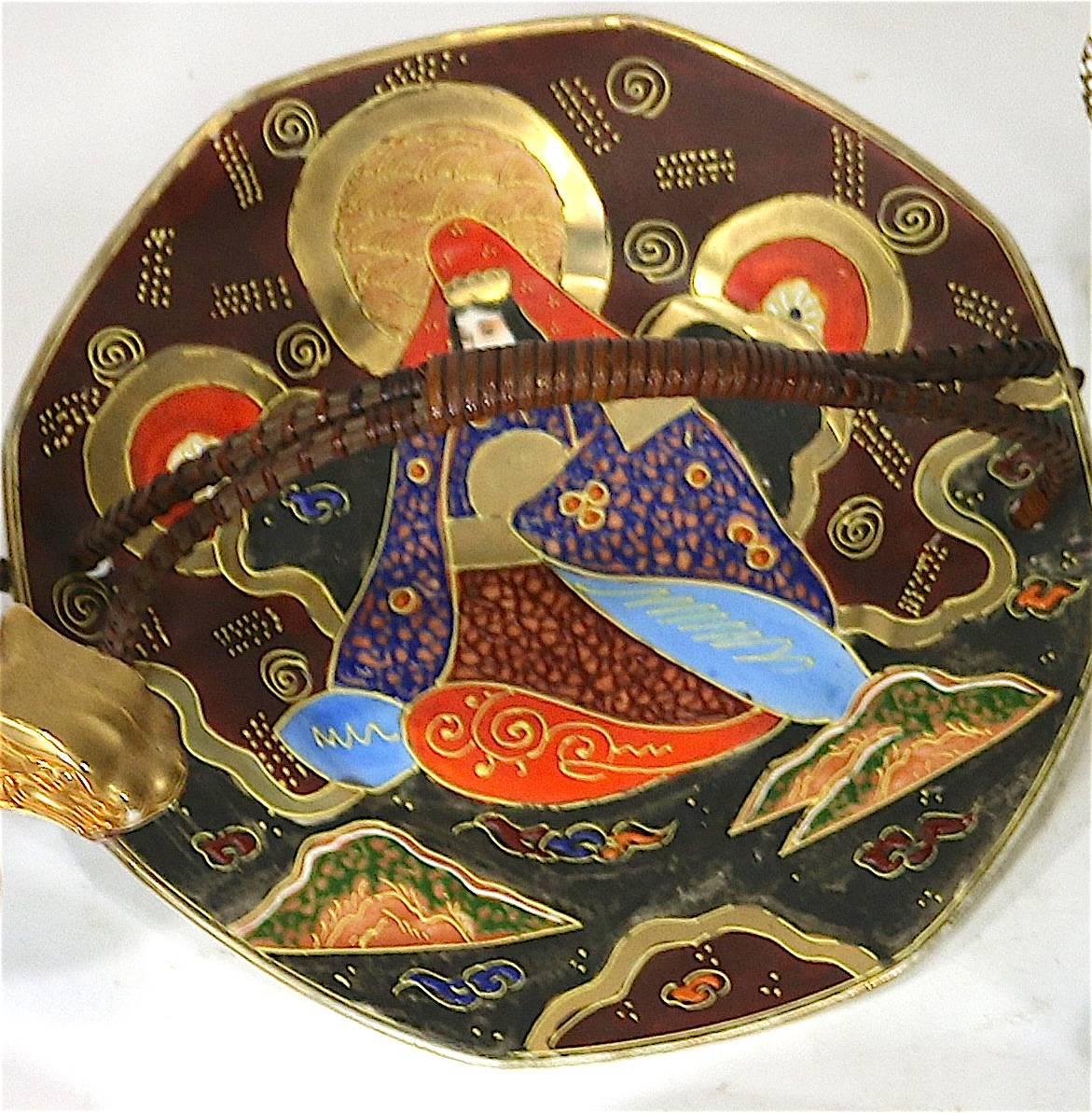 Japanese Satsuma Handled Serving Plate with Gold Relief Design In Excellent Condition For Sale In West Palm Beach, FL