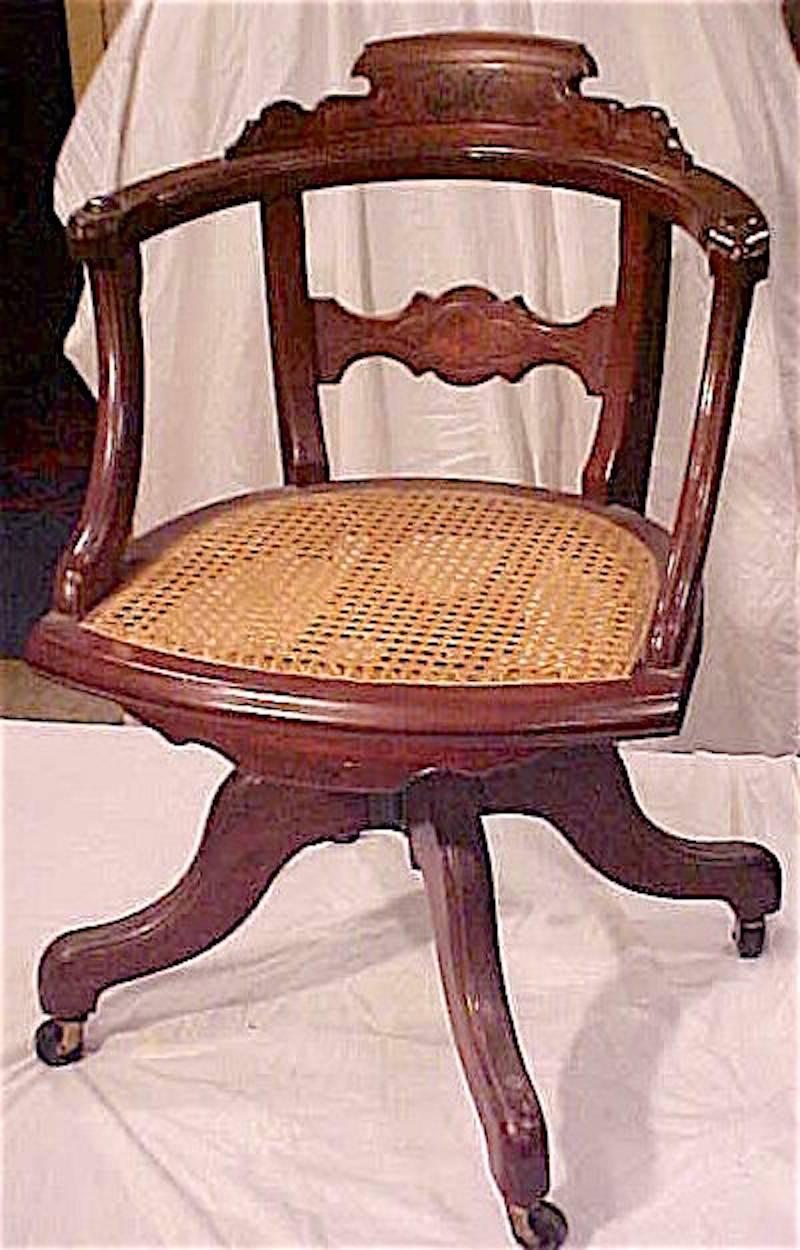 Very Fine Eastlake Mahogany Swivel Desk Chair, circa 1880 In Excellent Condition In West Palm Beach, FL