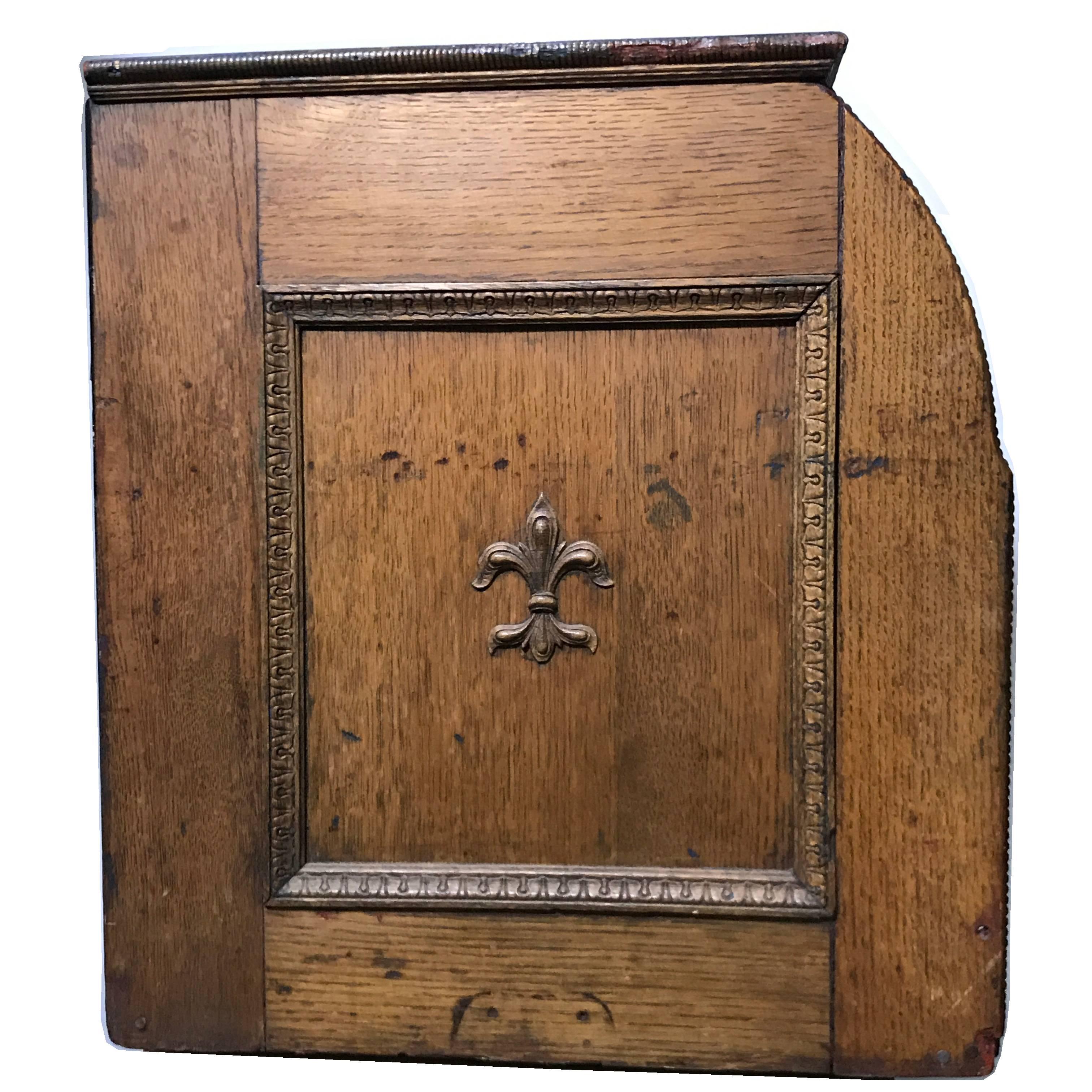 So much fun an arcade machine gift for those who have everything!
Antique circa 1890s Art Nouveau period mills 'The Quartoscope' Stereoviewer Penny arcade machine, a rare coin op in original unrestored wood case, good working condition. A very