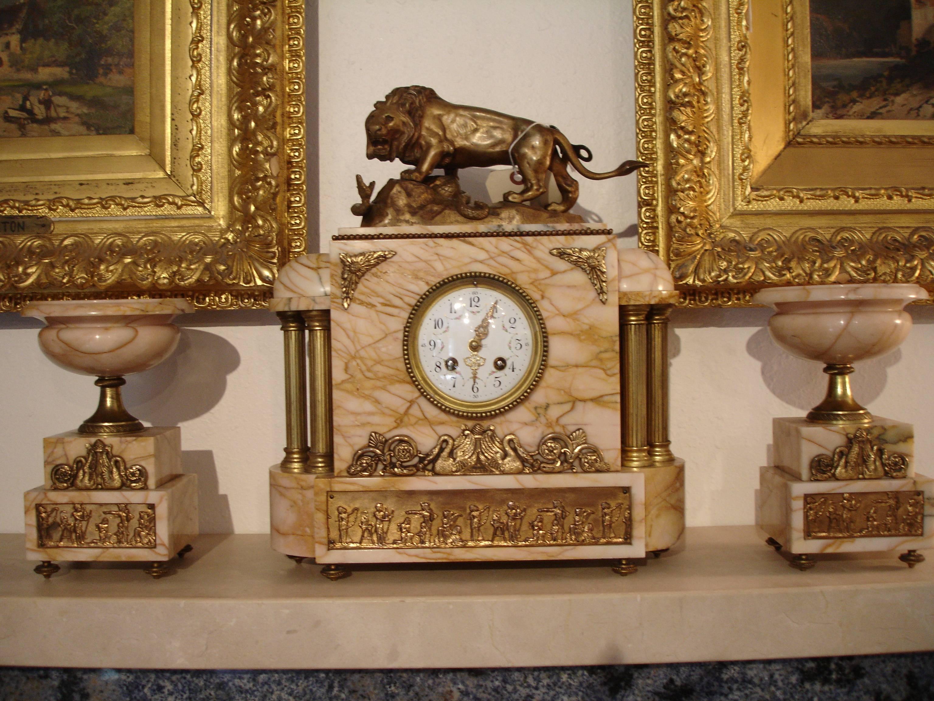 Fine Egyptian Revival Onyx Doré Bronze Clock and Garnitures after Bayre For Sale 4