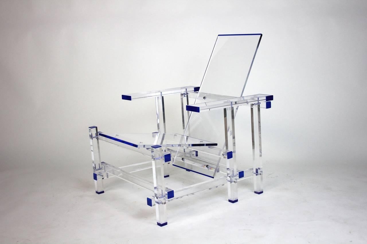 Modern Minimalist Lucite Lounge Chair-One of a Kind In Excellent Condition For Sale In West Palm Beach, FL