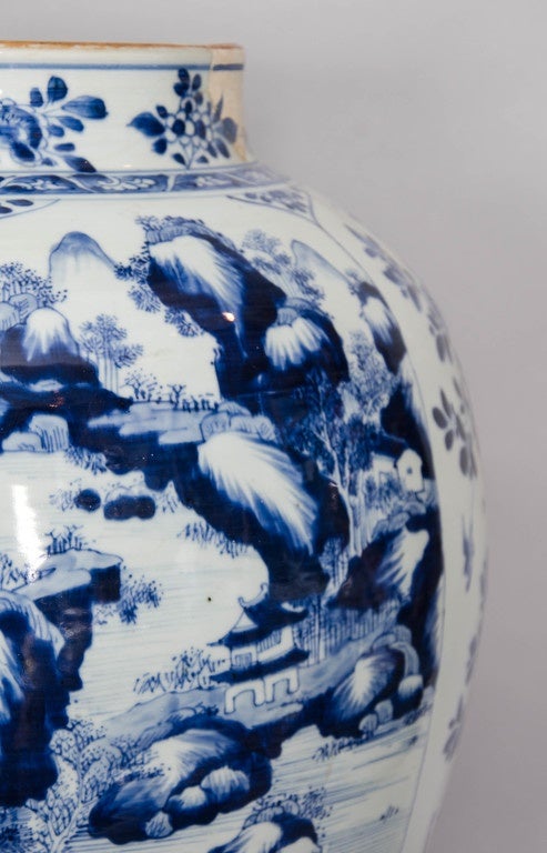 Chinese Kangxi Blue and White Jar, circa 1700 For Sale
