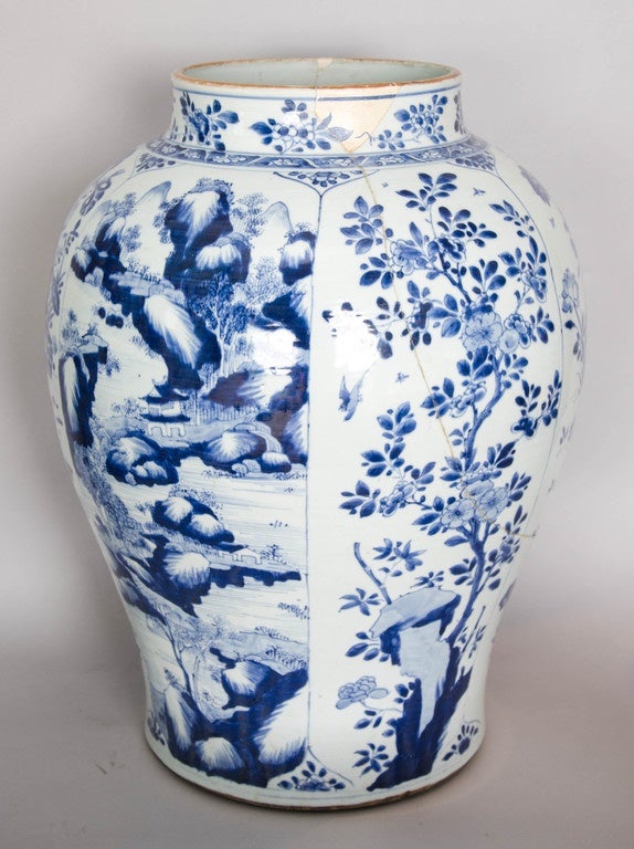 18th Century Kangxi Blue and White Jar, circa 1700 For Sale