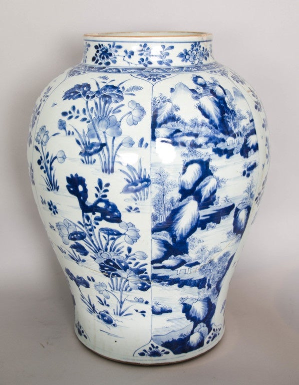 Kangxi Blue and White Jar, circa 1700 For Sale 3