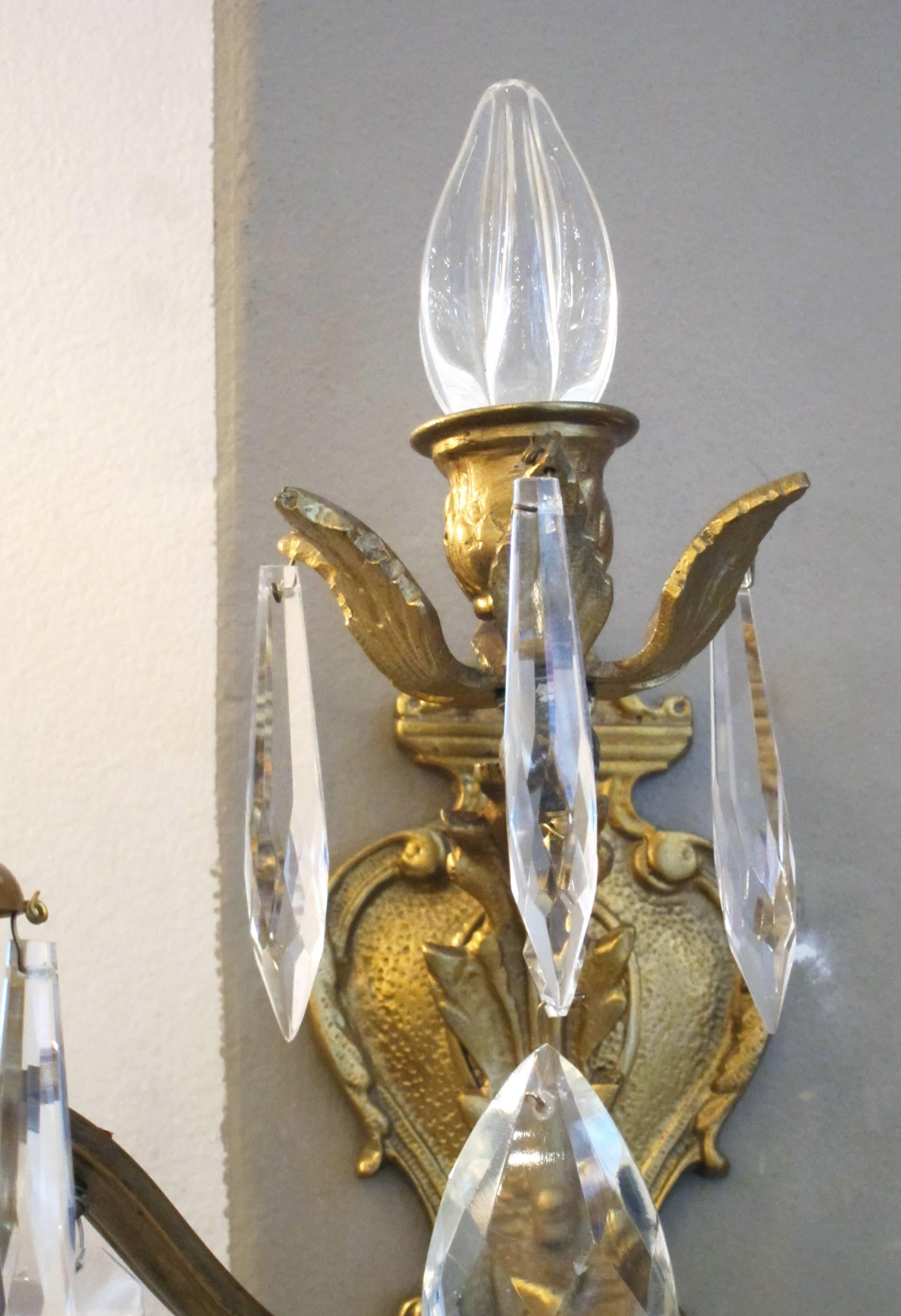 1920s Pair of Gold Gilt French Classical Style Crystal Sconces In Excellent Condition In New York, NY