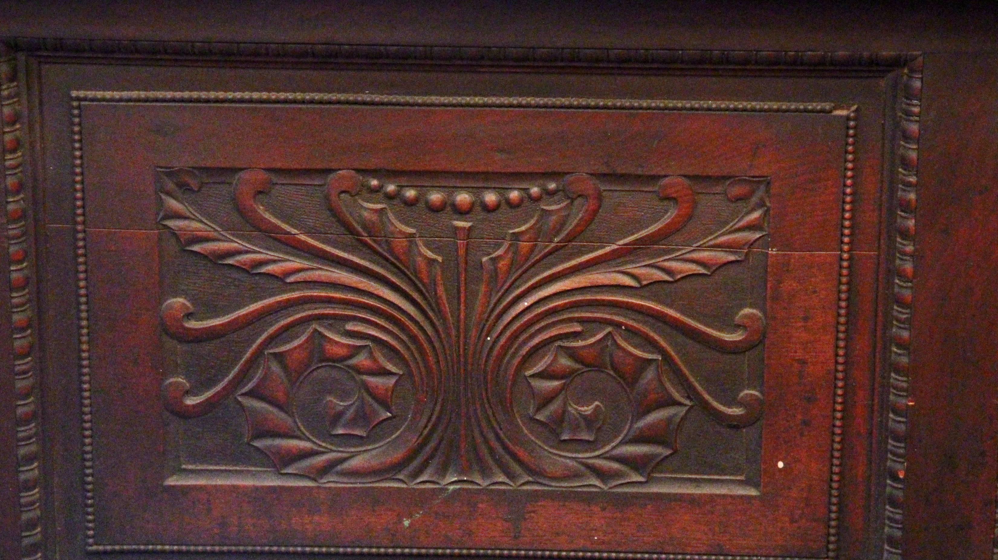 Zigarren-Humidor aus geschnitzter Eiche und verspiegelte Vitrine von Whitcomb Cabinet Co., 1800er Jahre  im Zustand „Gut“ in New York, NY