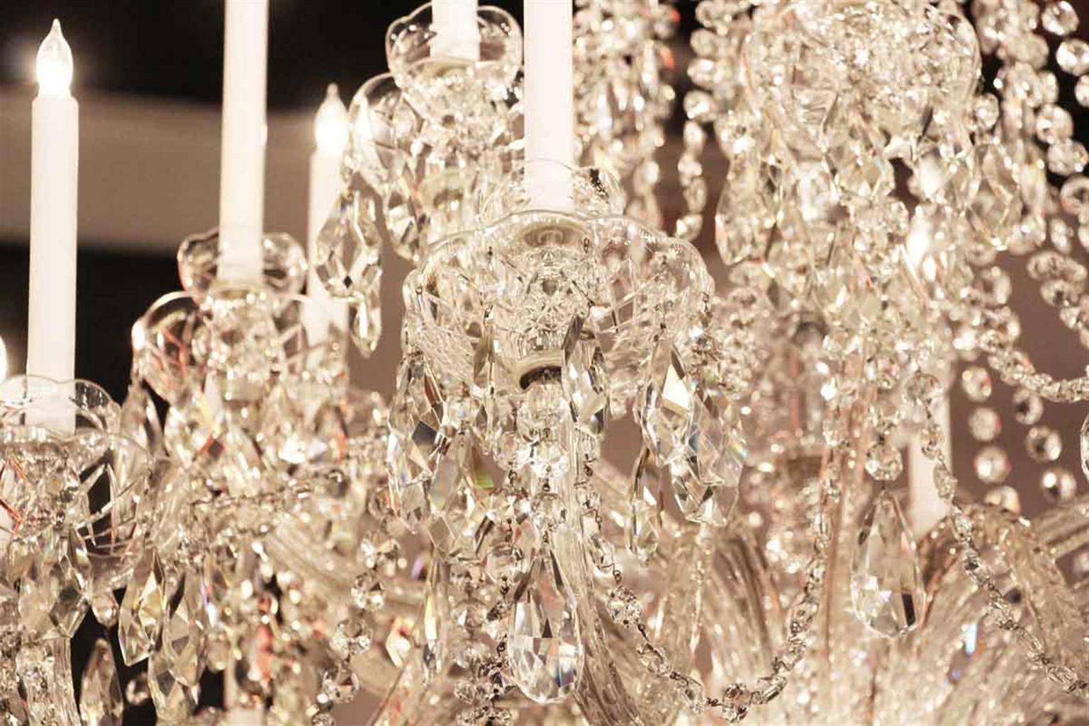 Mid-20th Century 1960s Elegant Large Eighteen-Arm Crystal Chandelier with Draping Crystal Beading
