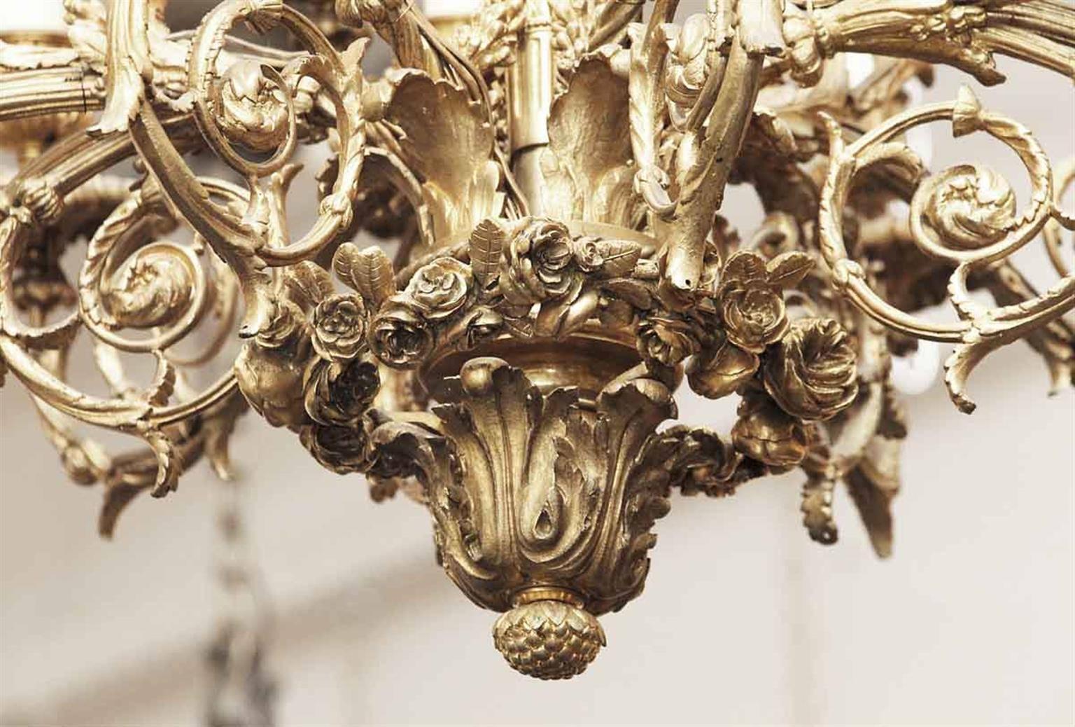 Mid-19th Century 1860 Detailed French Louis XV Style 16-Arm Gilded Bronze Chandelier