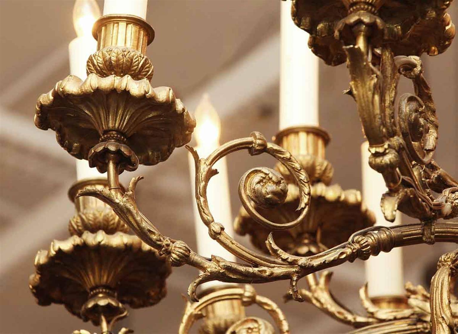 1860 Detailed French Louis XV Style 16-Arm Gilded Bronze Chandelier In Excellent Condition In New York, NY