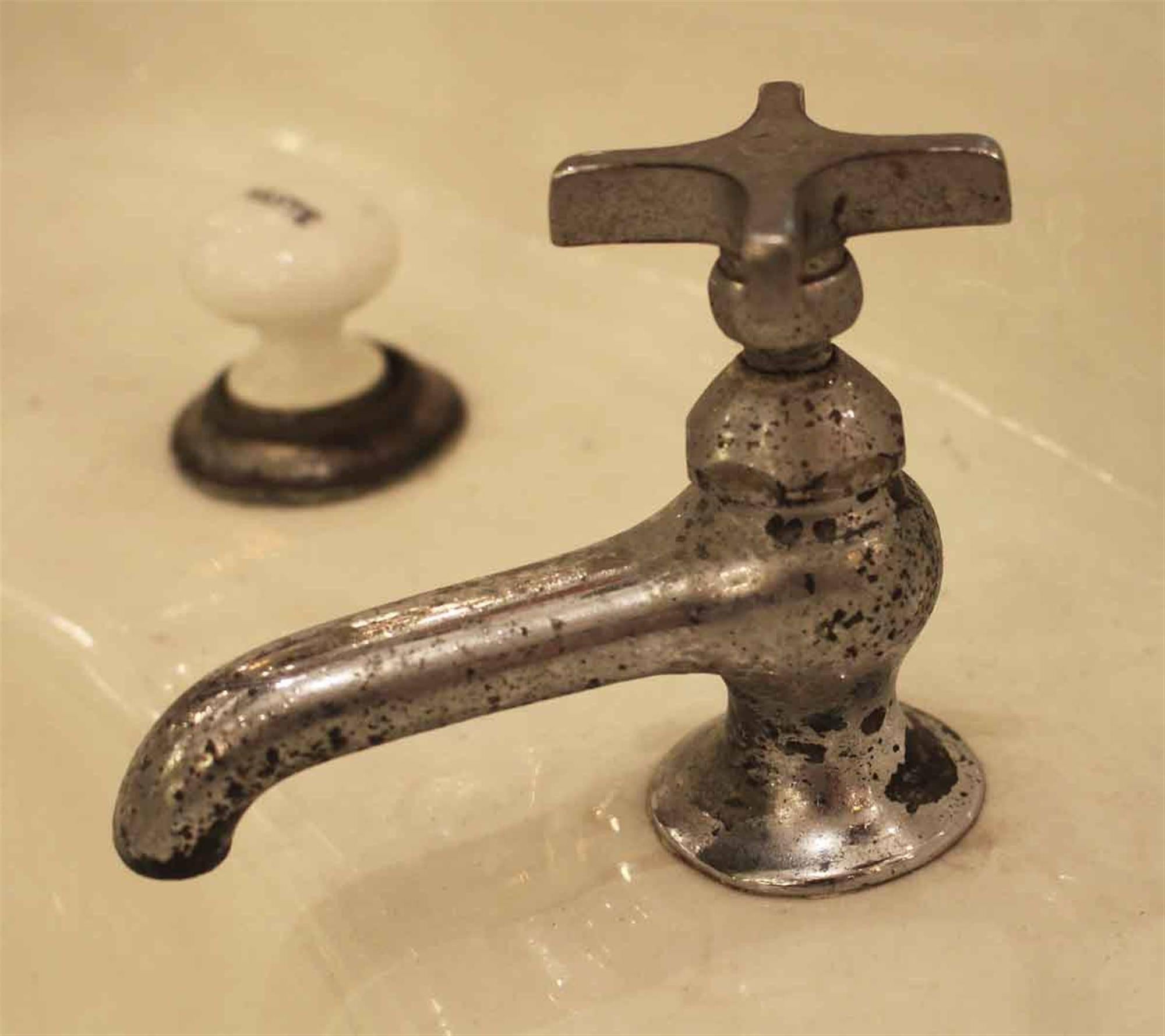 pedestal sinks with backsplash