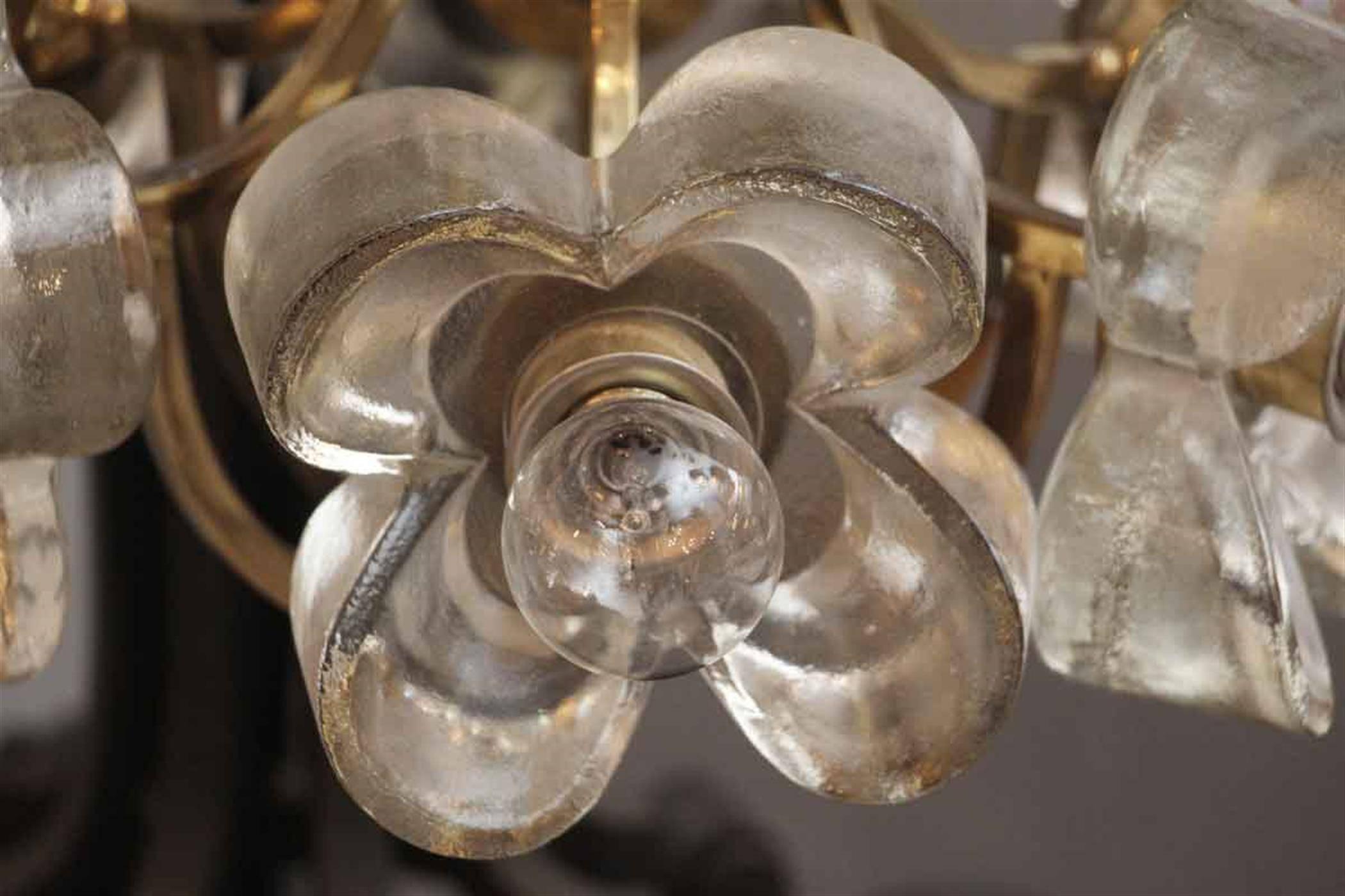 1990s Mid-Century Modern style clear glass floral pendant light with a polished brass frame. There are six lights total, each adorned with a glass flower. This can be seen at our 5 East 16th St location in Manhattan.