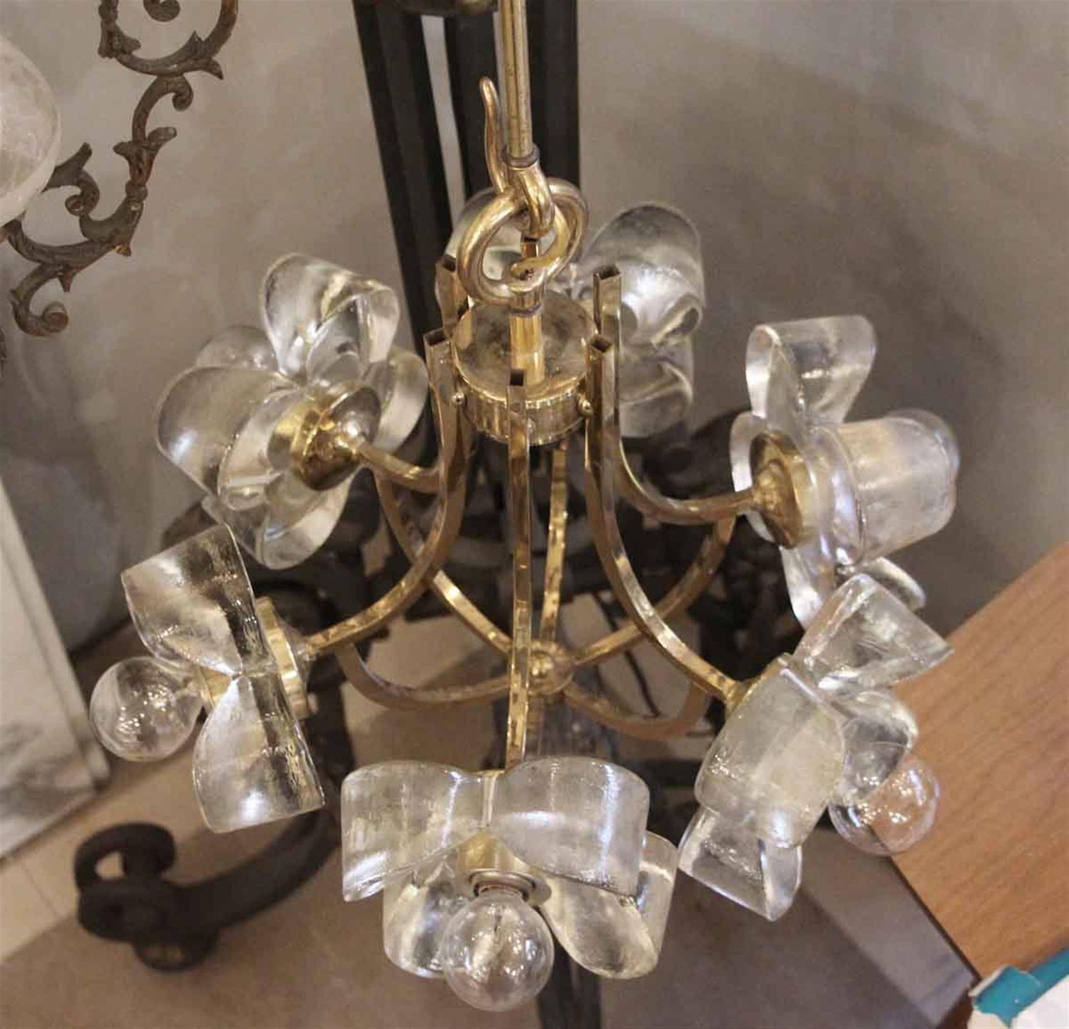 1990s Mid-Century Modern Floral Glass and Brass Pendant Light with Six Lights In Excellent Condition In New York, NY