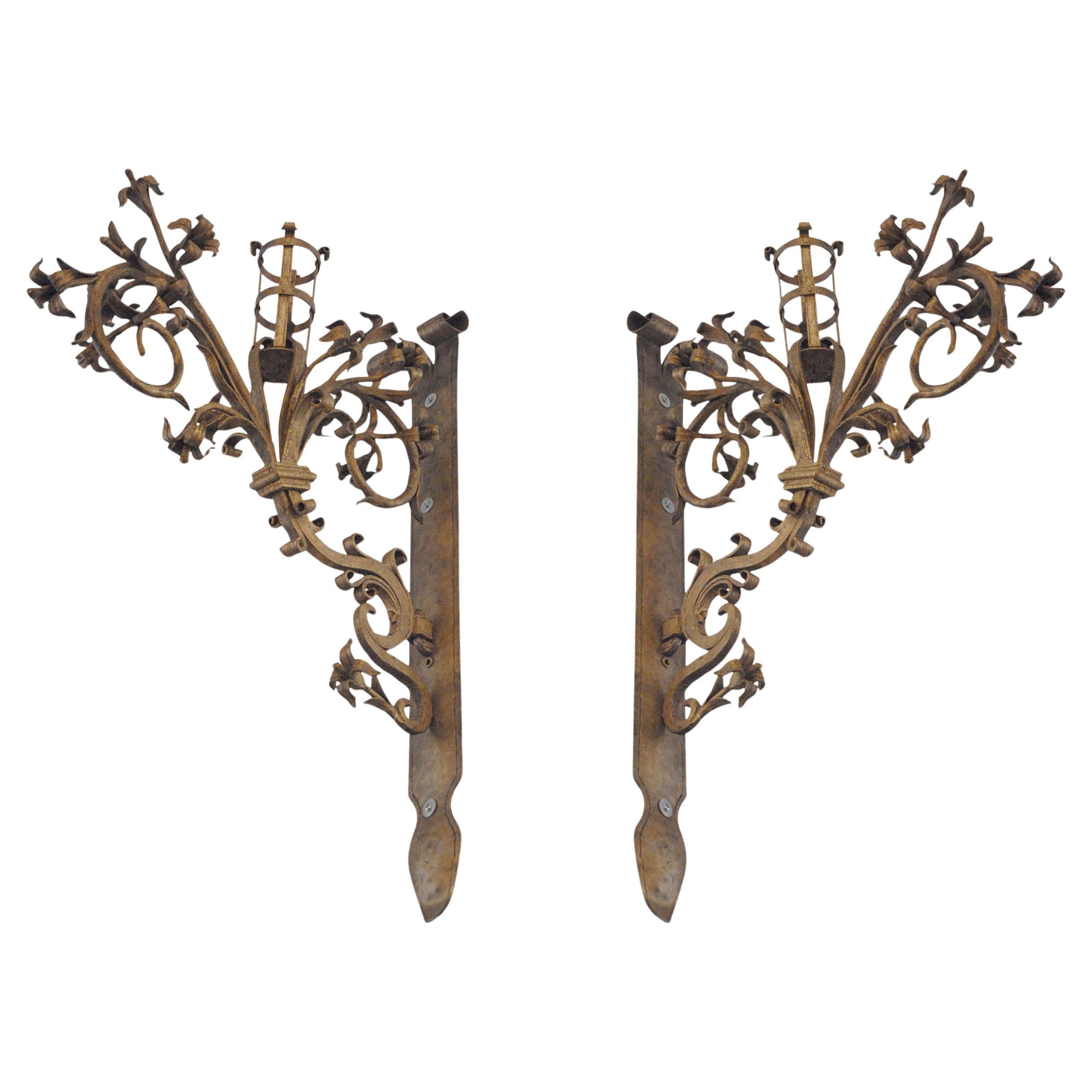 Paire d'appliques allemandes à fleurs dorées et forgées à la main