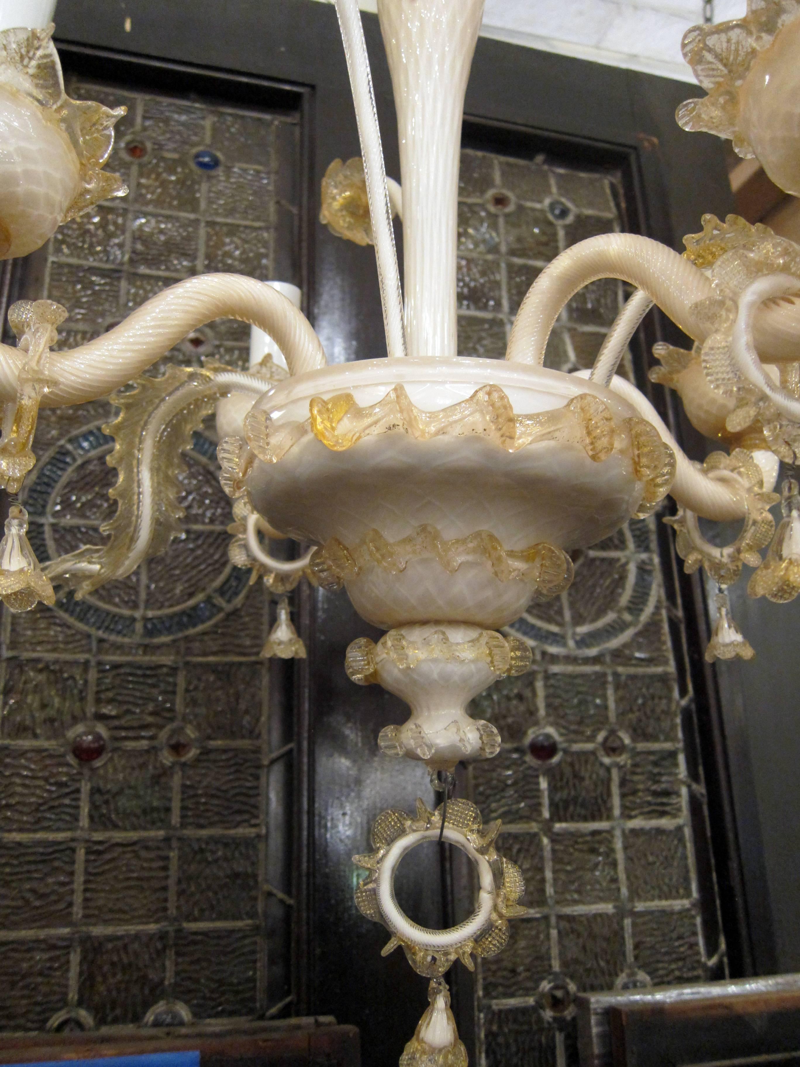 1950s Murano Four-Arm Peach and Off-White Colored Handblown Floral Chandelier In Excellent Condition In New York, NY