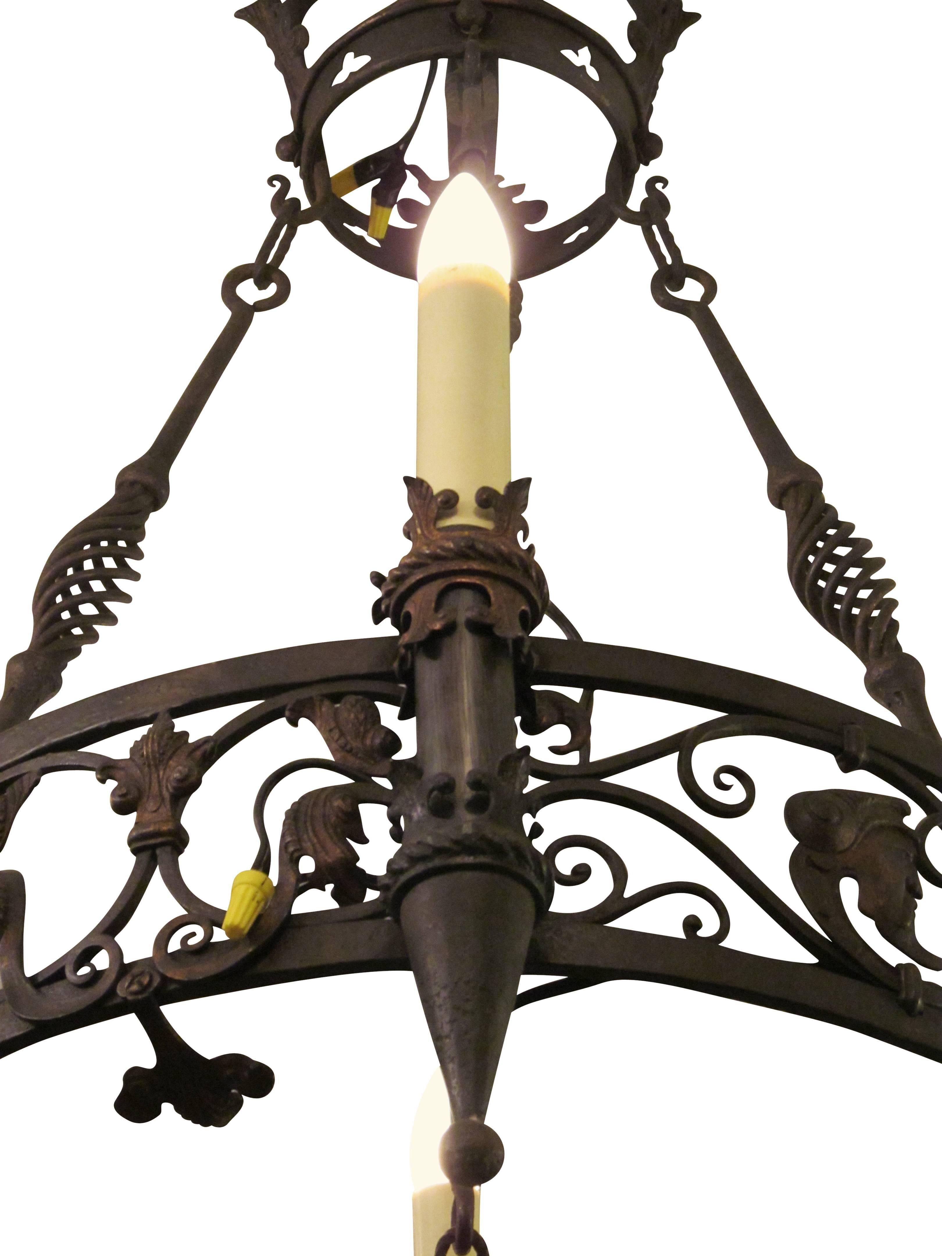 1920s Wrought Iron Four-Light Chandelier with Spirals and Hand Tooled Designs (amerikanisch)