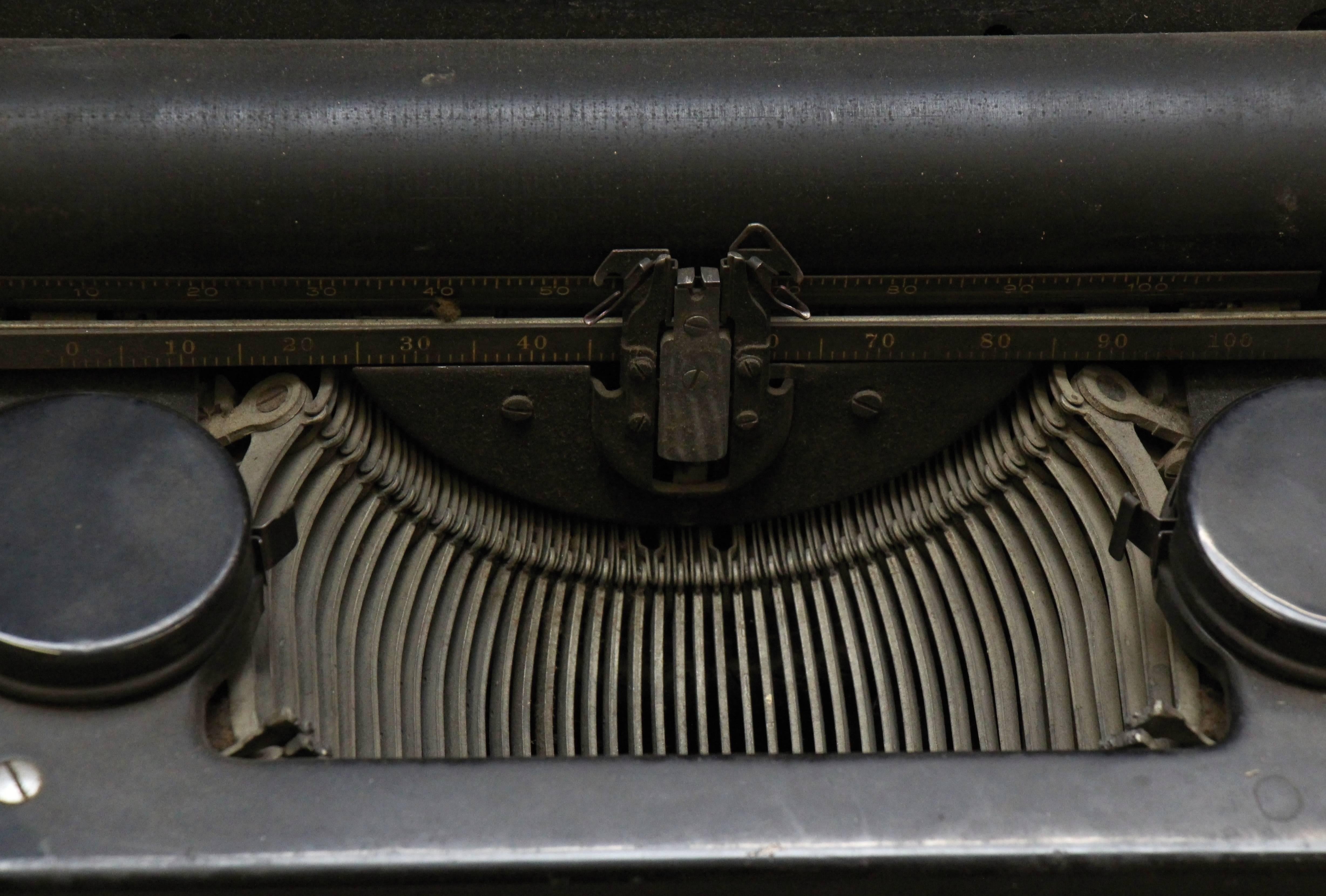 1938 L.C. Smith & Corona Super Speed Typewriter In Excellent Condition In New York, NY