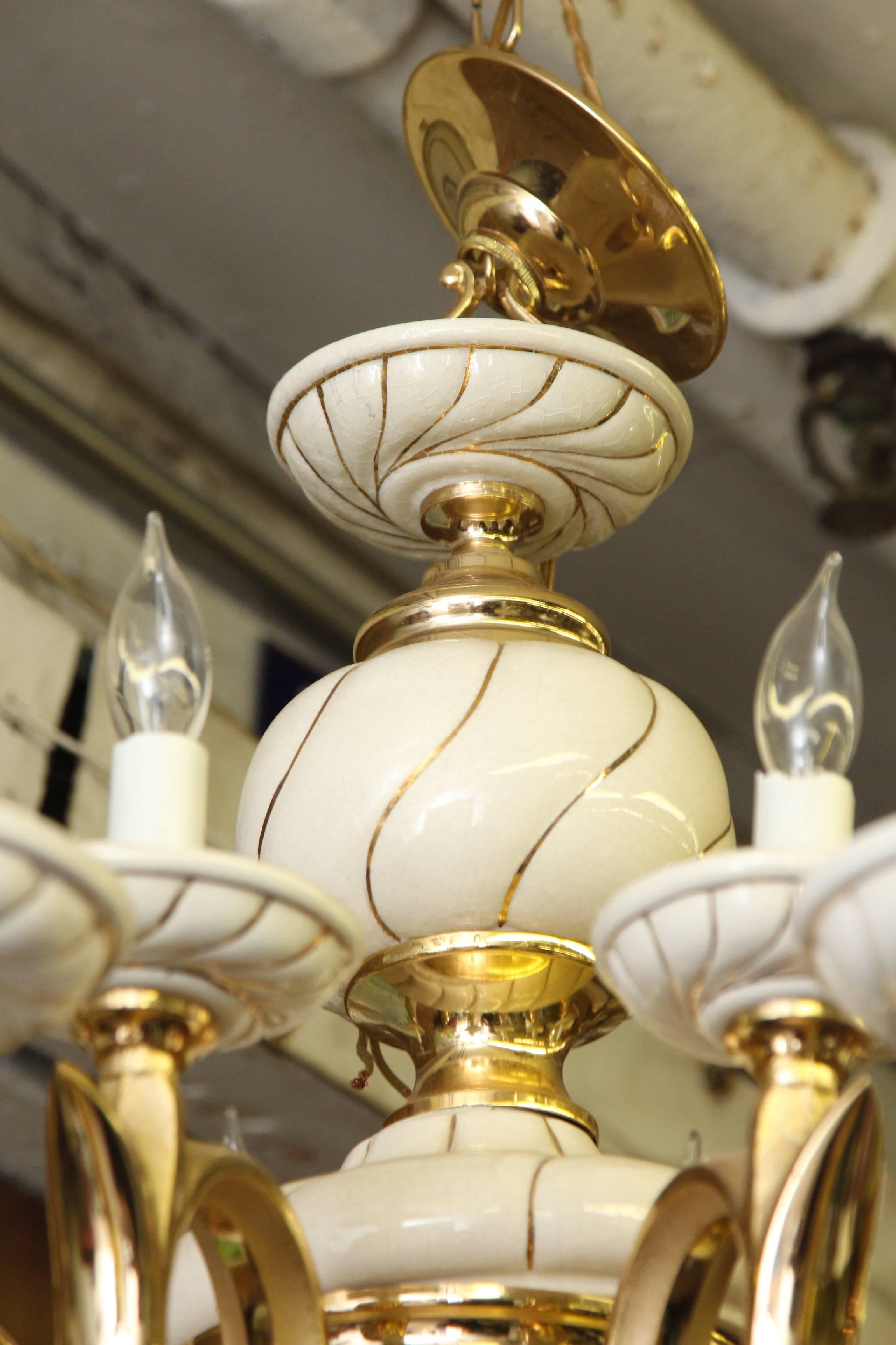 1960s Italian White Porcelain and Brass Sixteen-Light Eight-Arm Chandelier In Excellent Condition In New York, NY