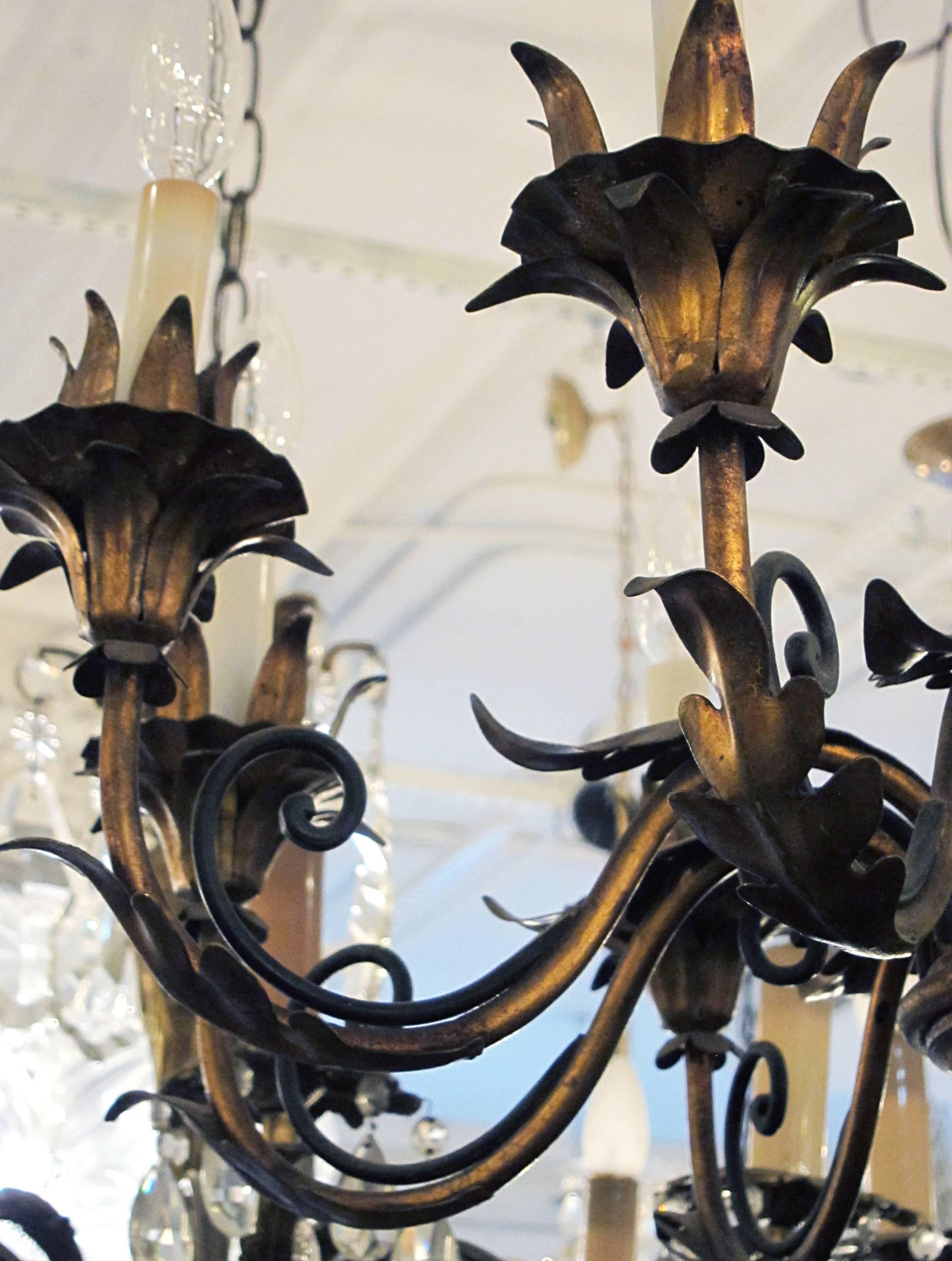 Mid-20th Century 1930s Wood and Gilt Metal Florentine Style Wood Chandelier with Eight Arms