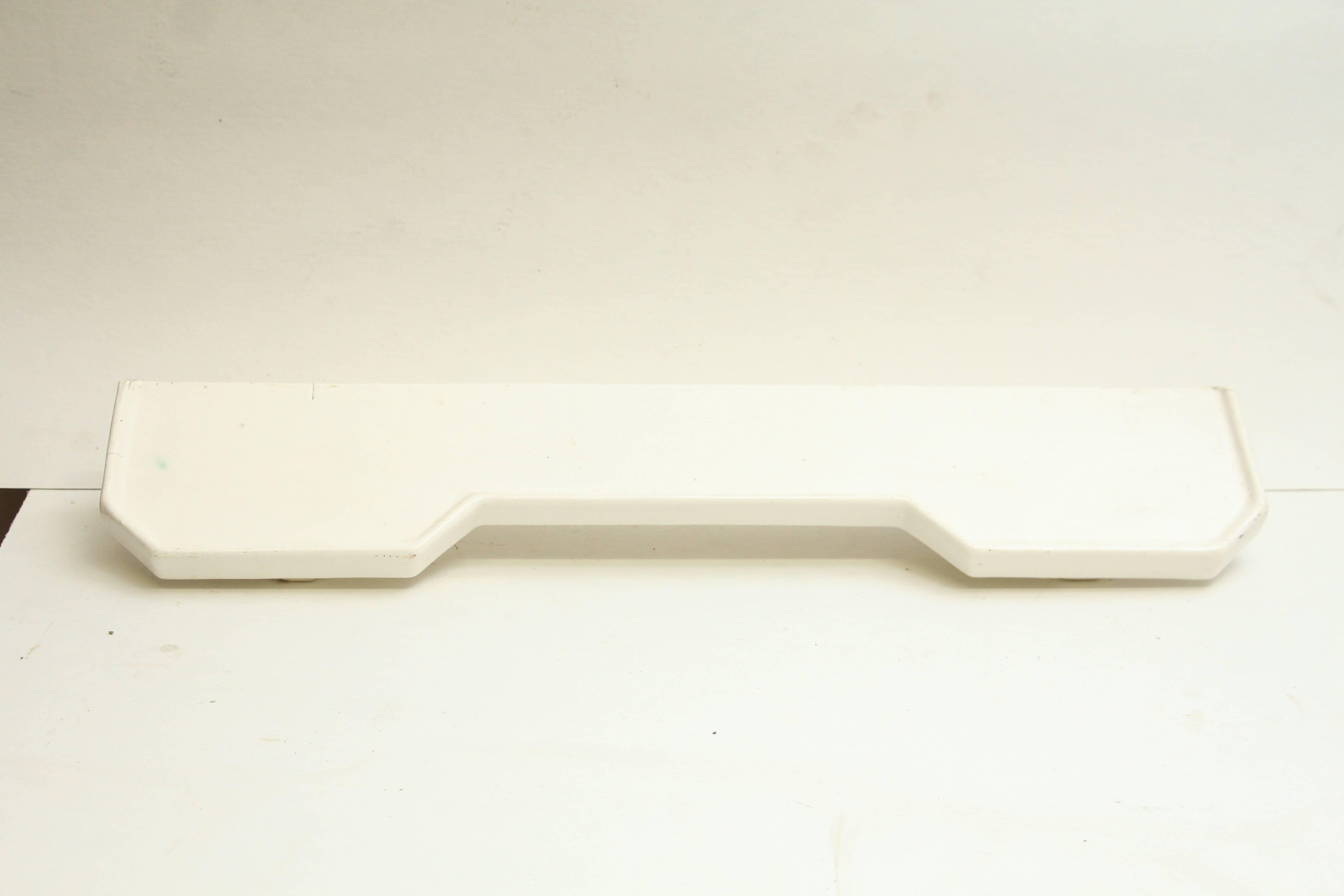 1970s French Ceramic Art Deco Style Bathroom Wall Shelf In Excellent Condition In New York, NY