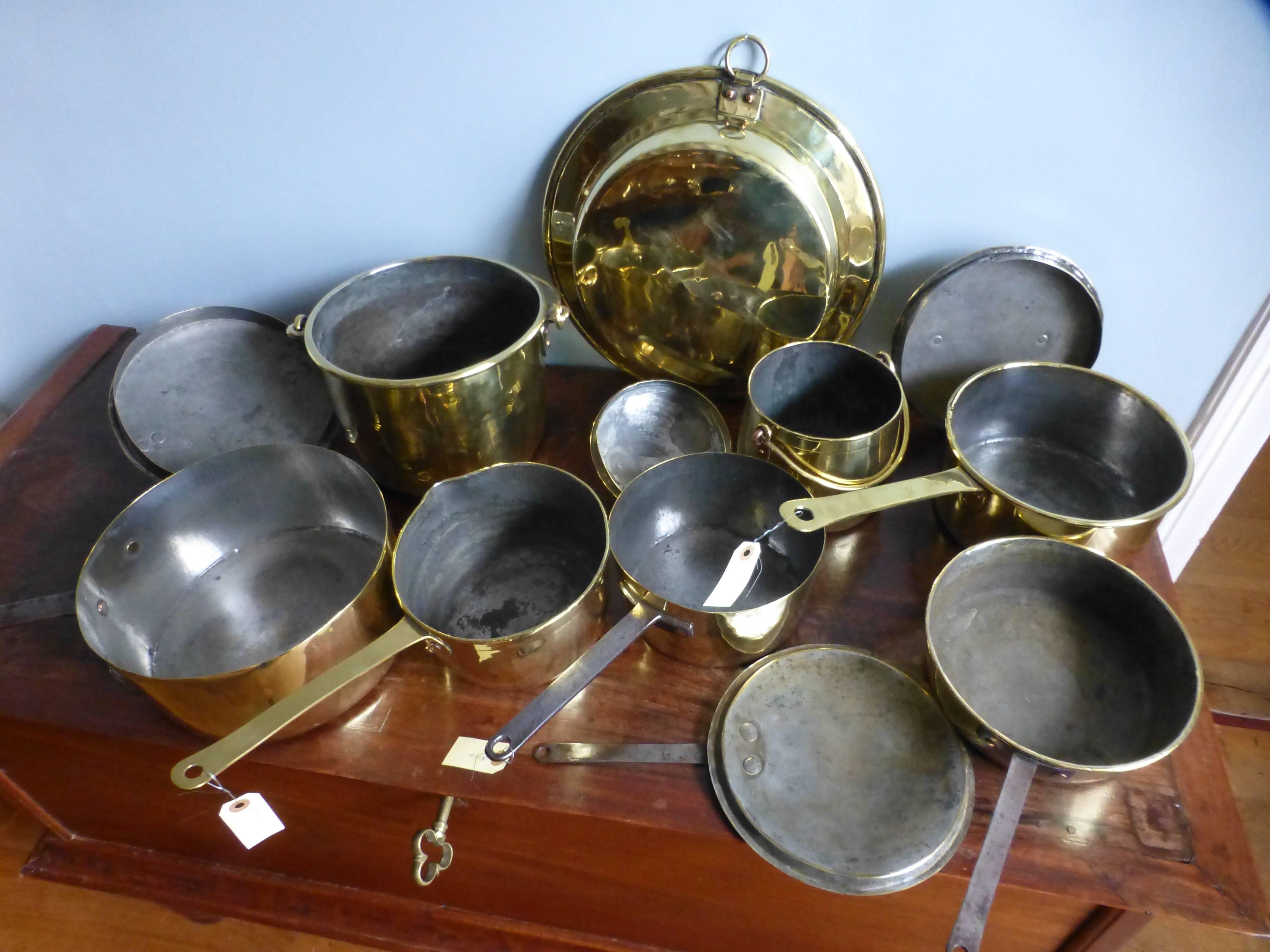 Hammered 18th-19th Century English Polished Brass Set of Cooking Pots