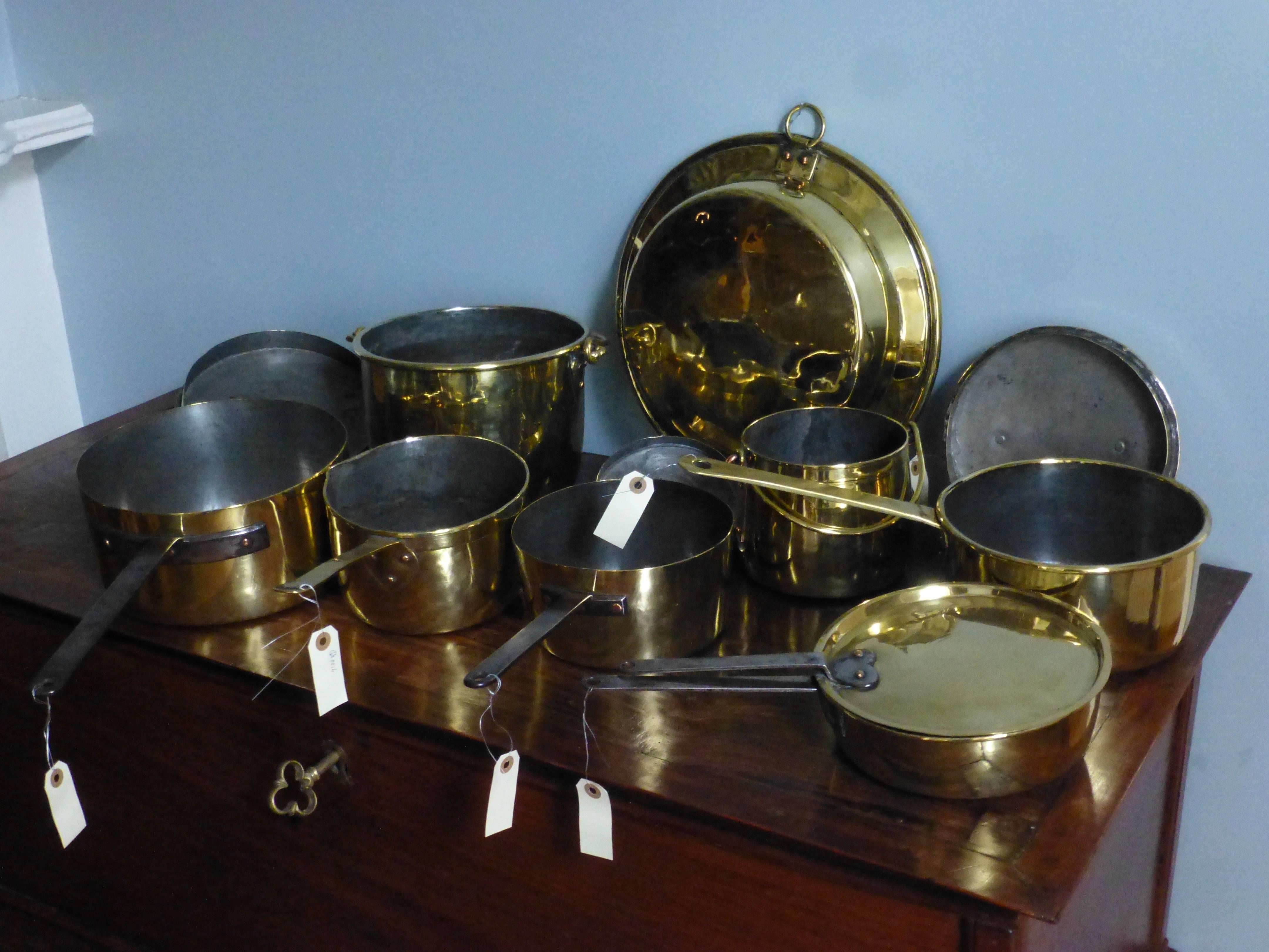 18th-19th Century English Polished Brass Set of Cooking Pots In Good Condition In Amerongen, Amerongen