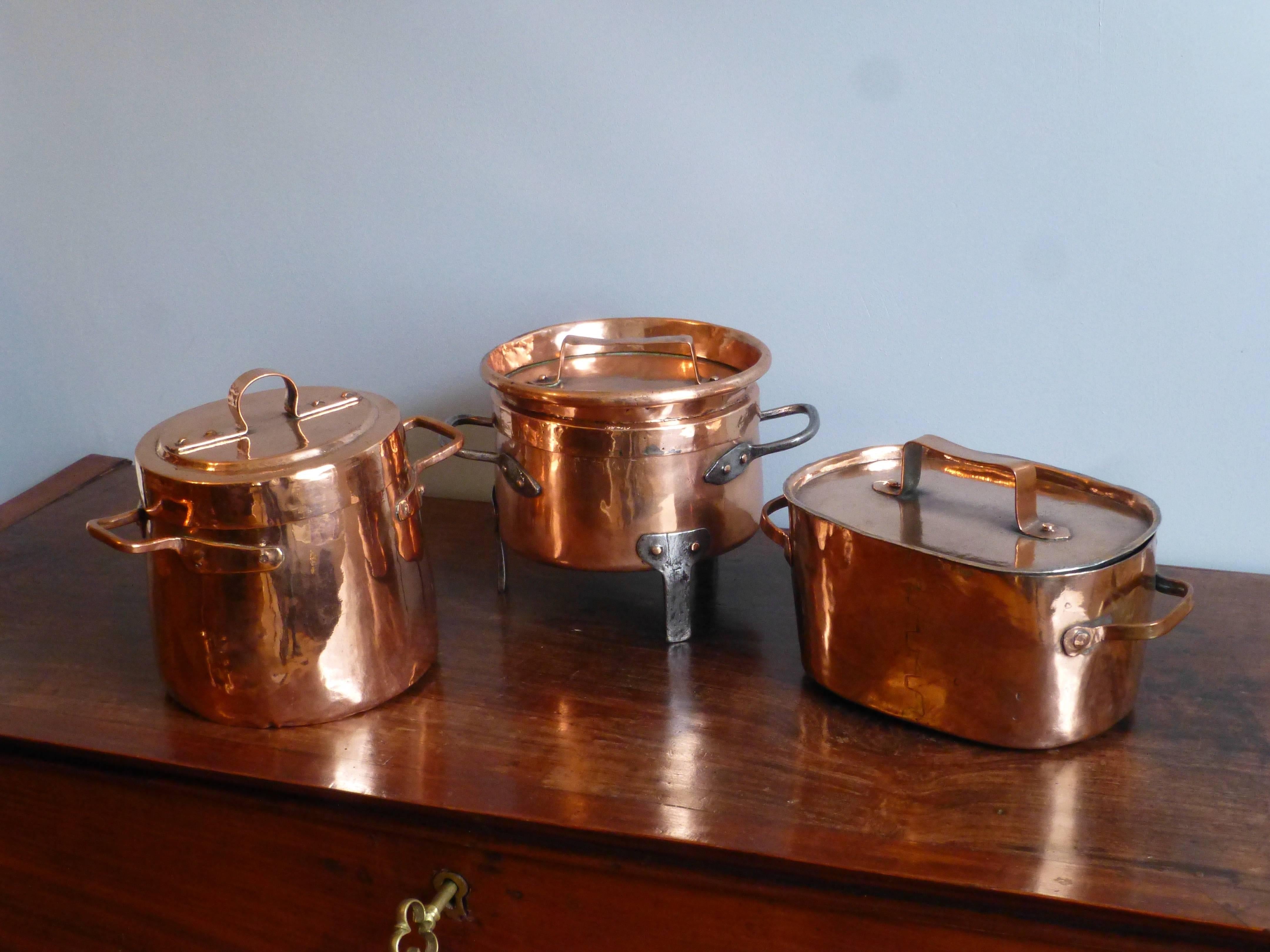 Nothing is as good for your mood as the glitter of copper in your kitchen, even when the sun is not shining. Copper is timeless and it fits into every kitchen interior: Classic, rustic or modern. 

This set consists of one French stewing pans