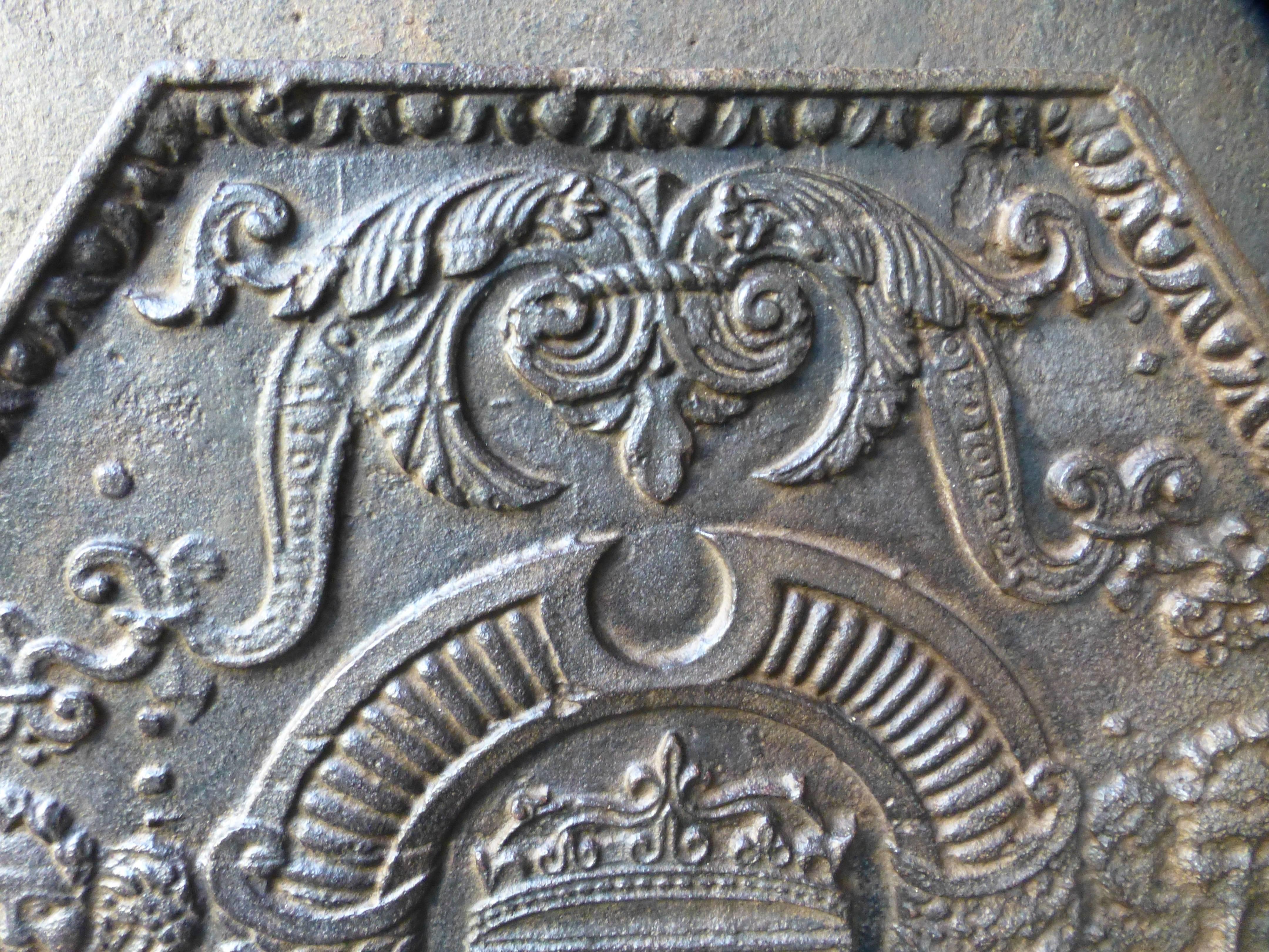 17th Century Arms of France and Navarre Fireback In Good Condition In Amerongen, NL
