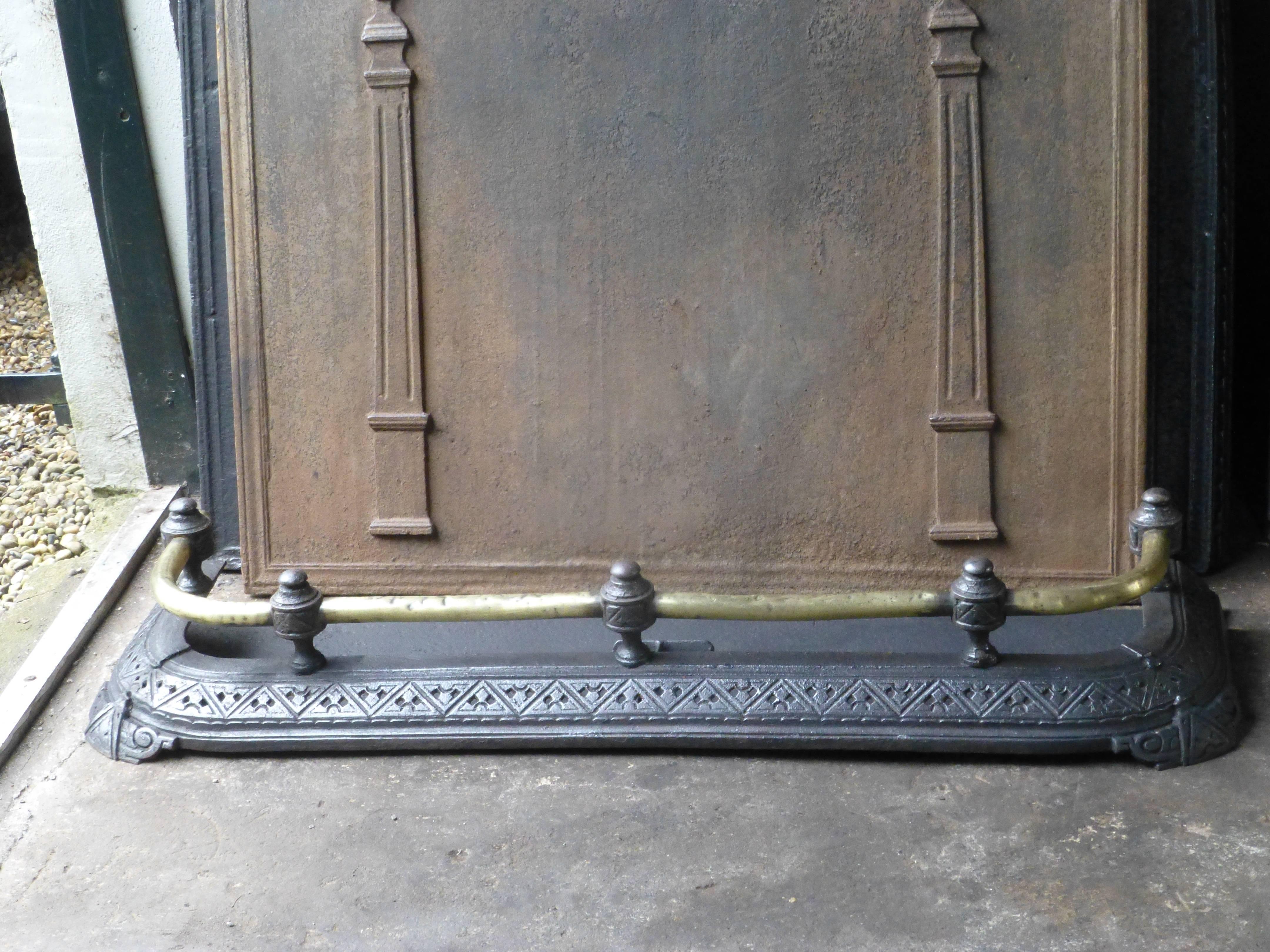 19th century English fire fender - fireplace screen made of brass and cast iron. Victorian period. The condition is good.