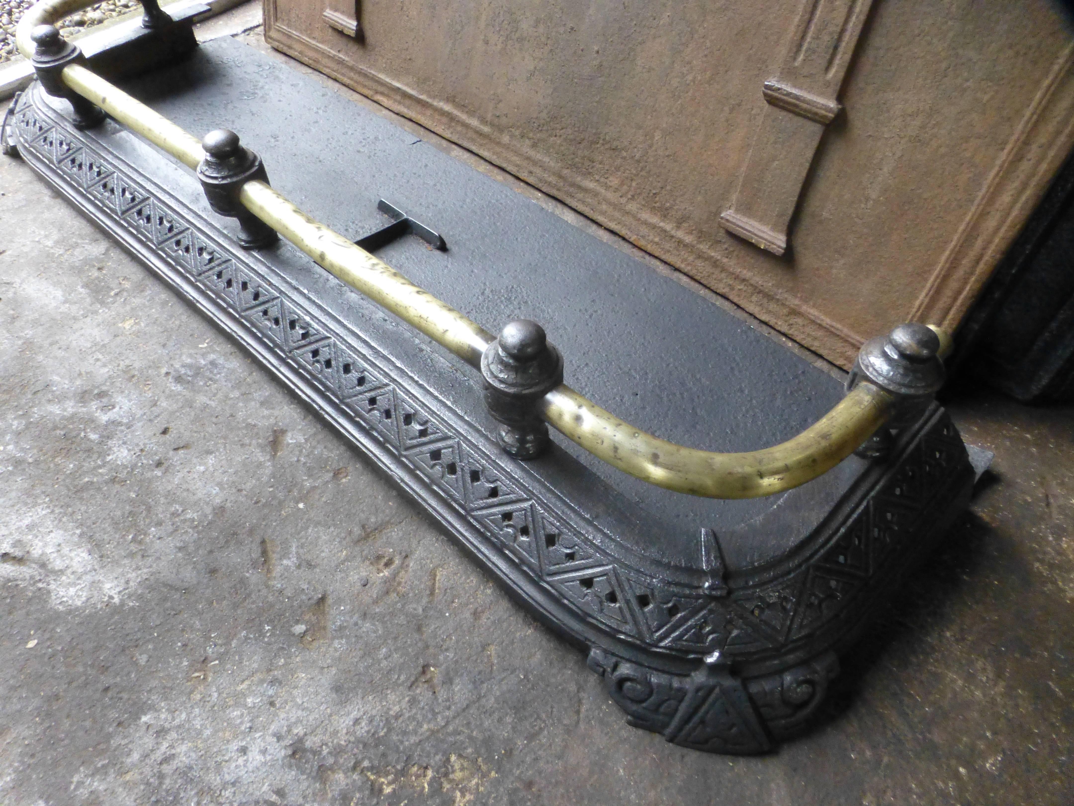 19th Century English Fireplace Fender For Sale 1