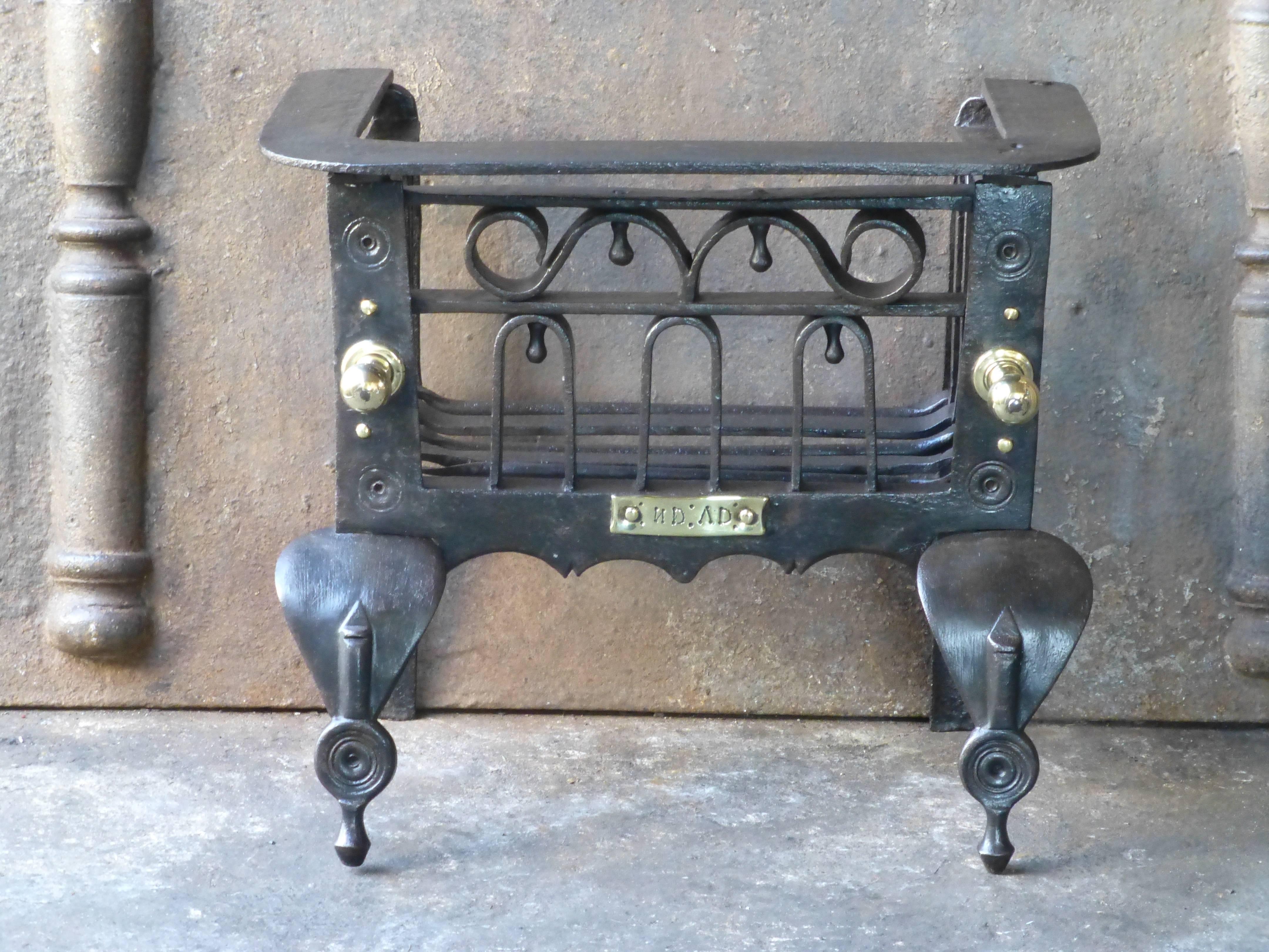 Exceptional fireplace basket, fire basket in excellent condition.