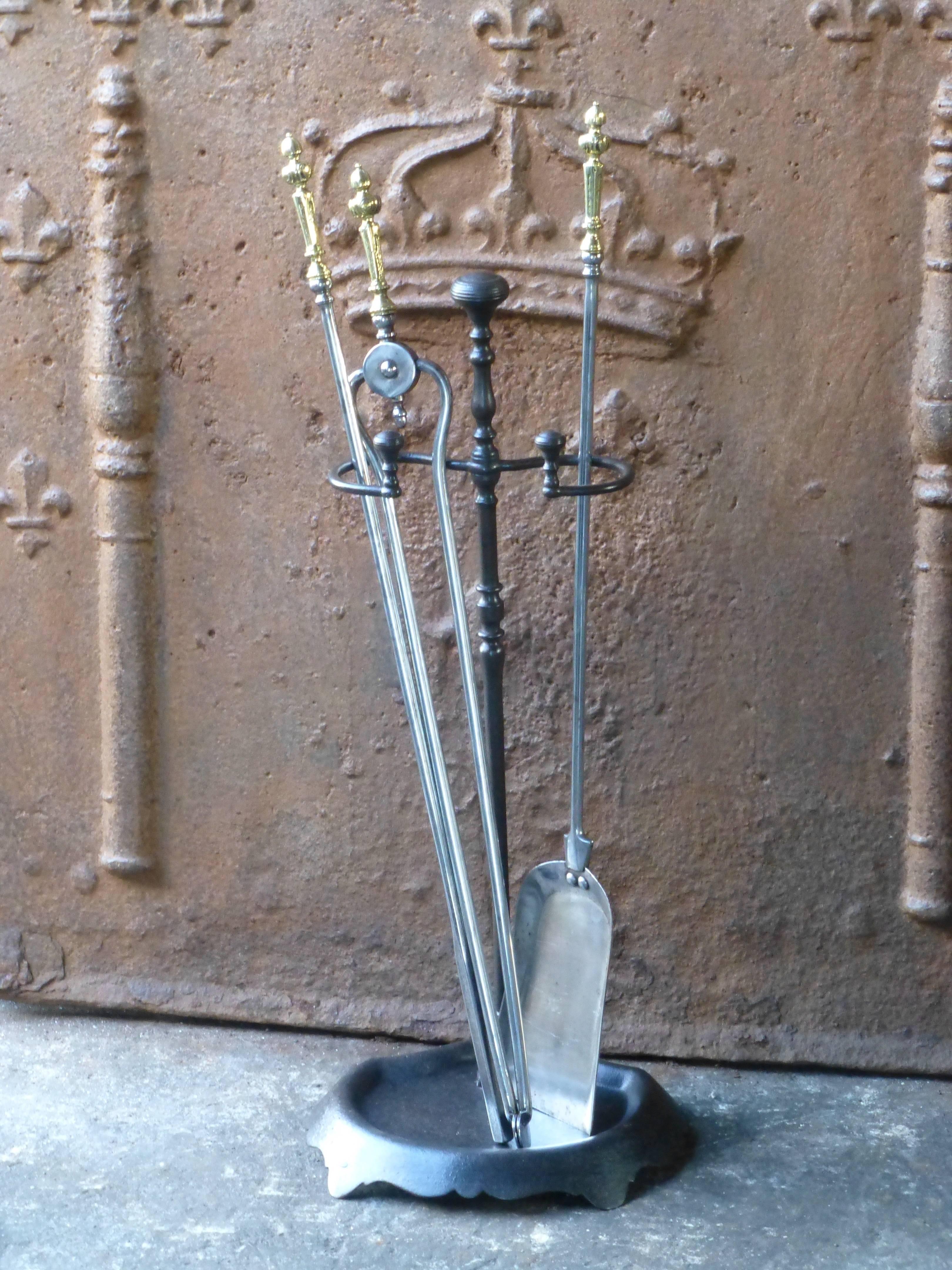 19th century English fireplace toolset made of wrought iron, polished steel and polished brass. Victorian period. The condition is good.

